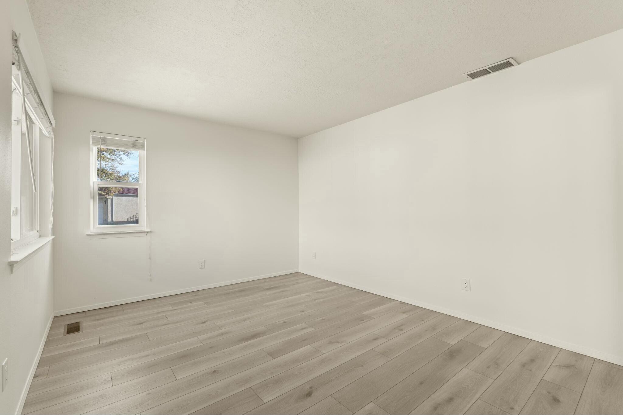 608 EASTLAKE Drive SE