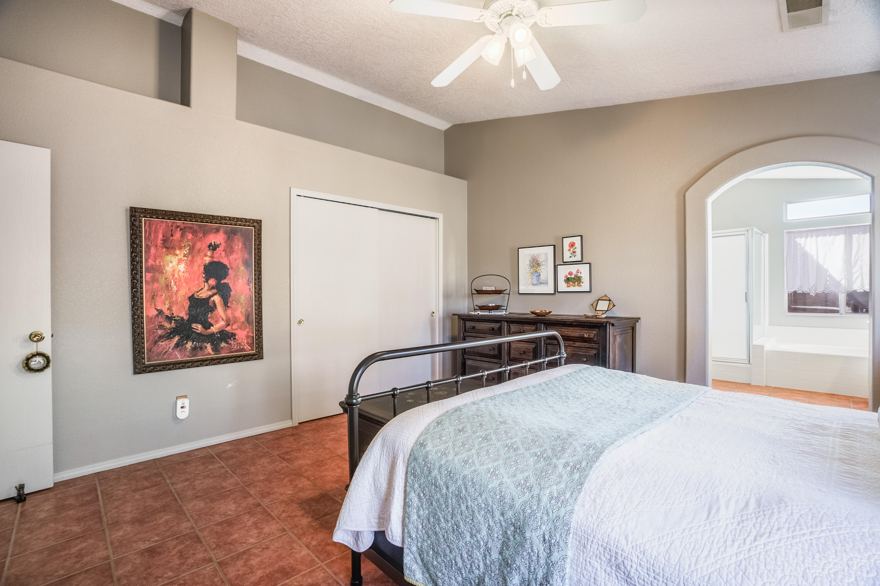 6132 VAUGHN Drive NE