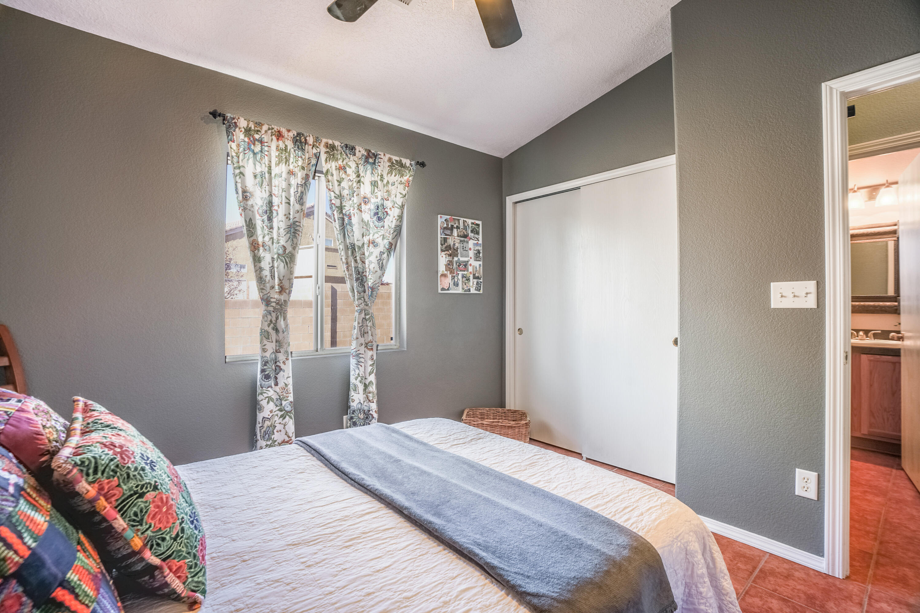 6132 VAUGHN Drive NE