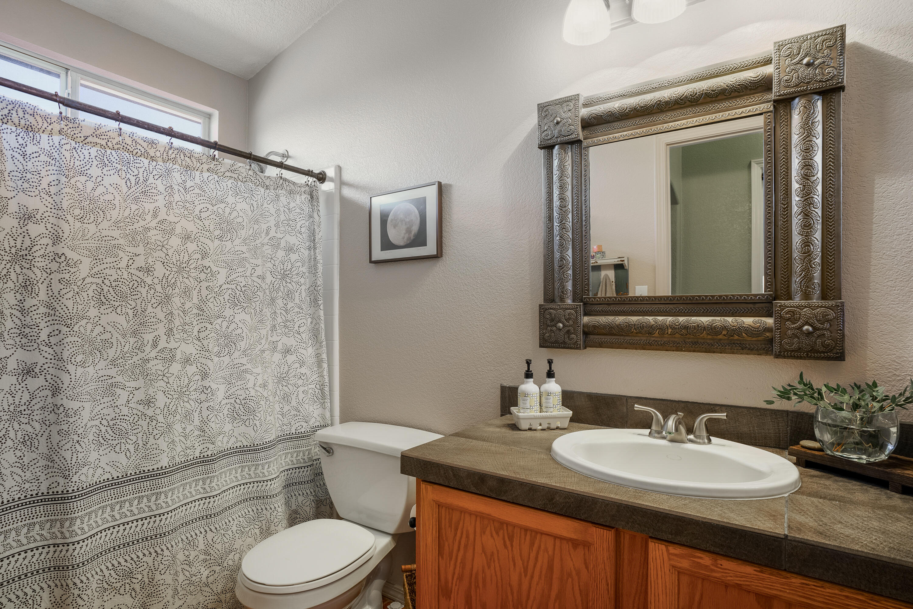 6132 VAUGHN Drive NE