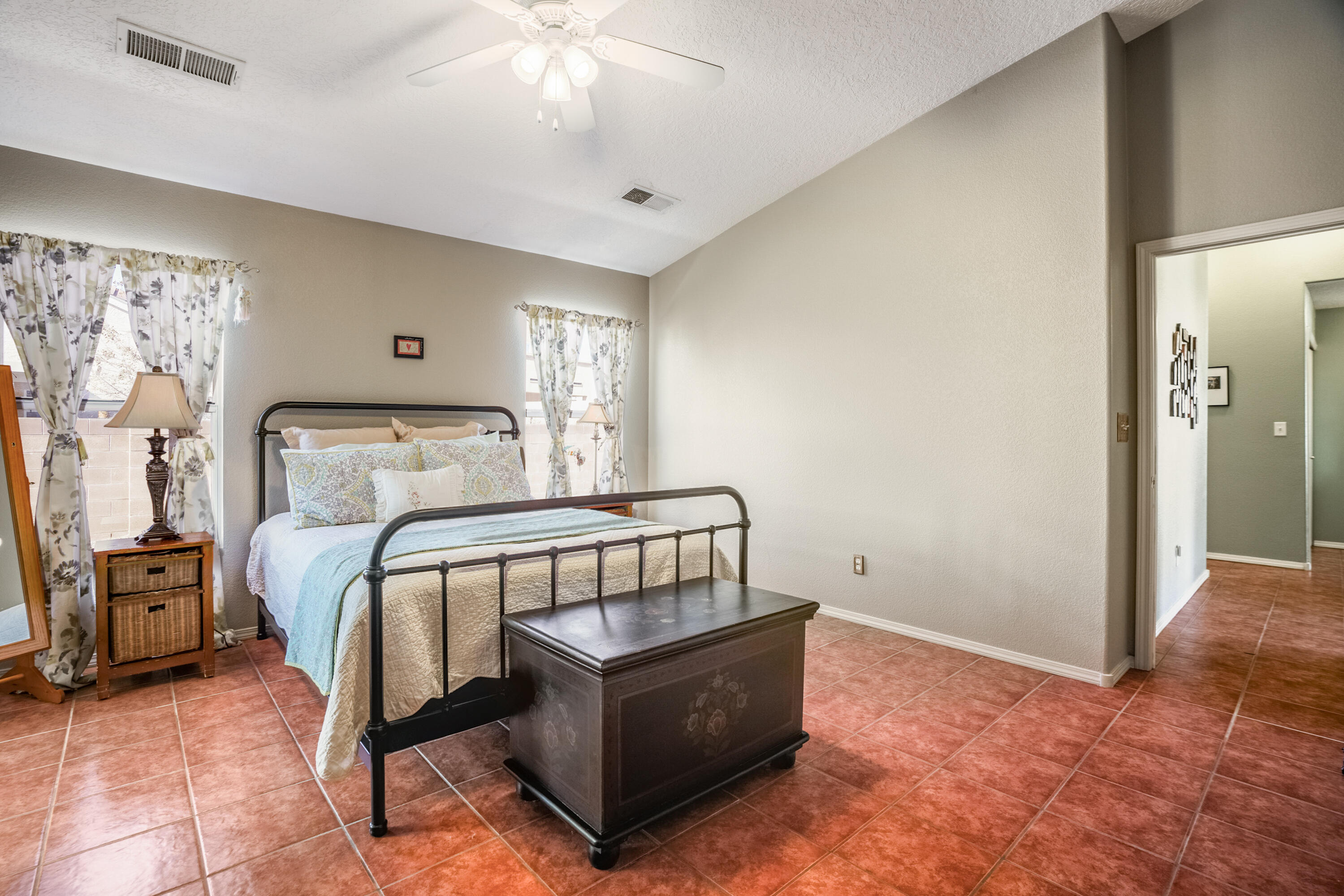 6132 VAUGHN Drive NE