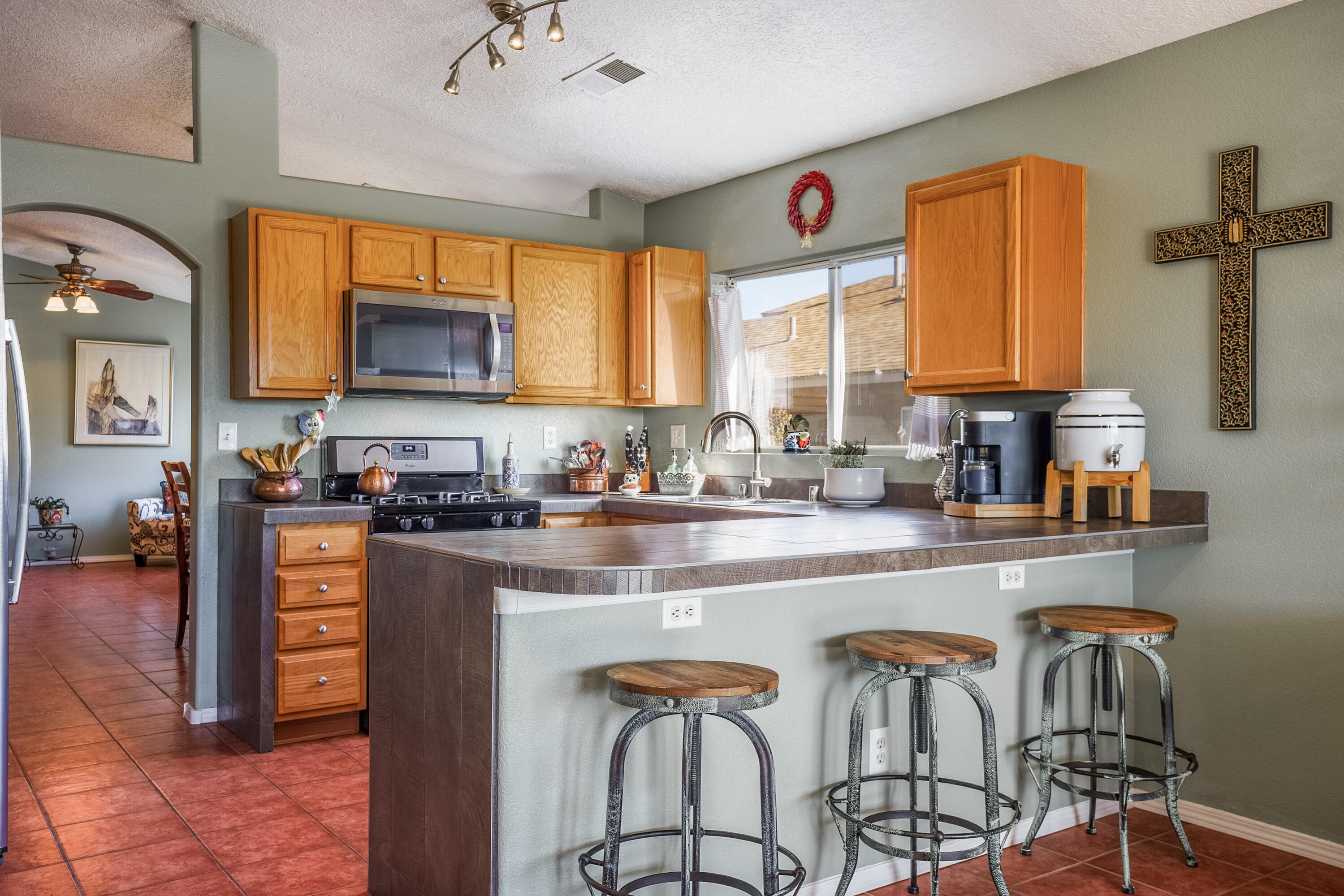 6132 VAUGHN Drive NE