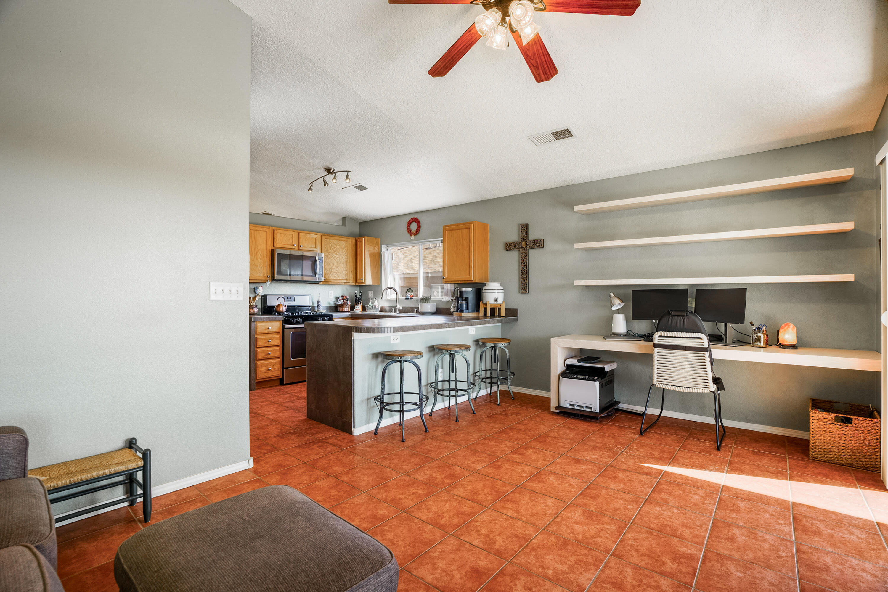 6132 VAUGHN Drive NE