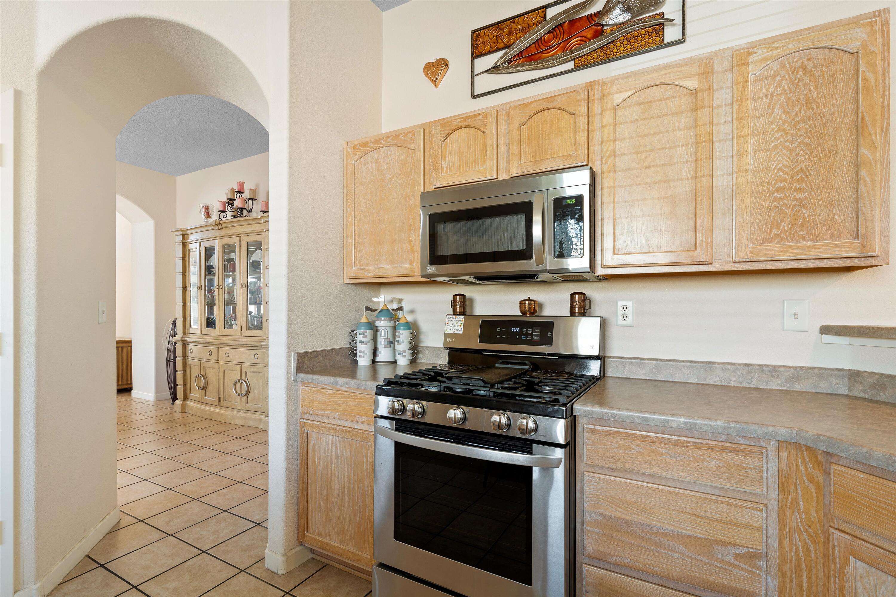 1217 REYNOSA Loop SE