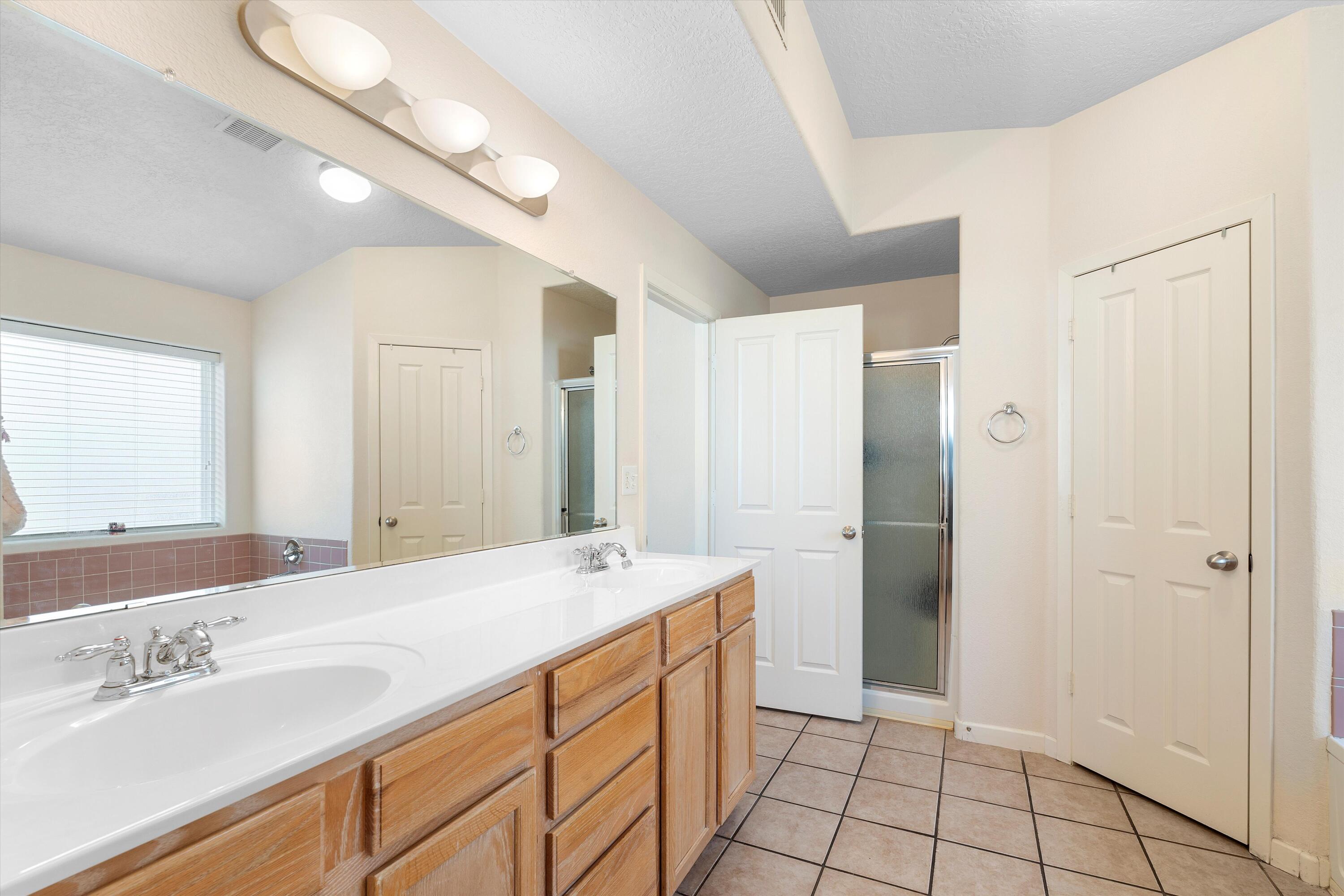 1217 REYNOSA Loop SE