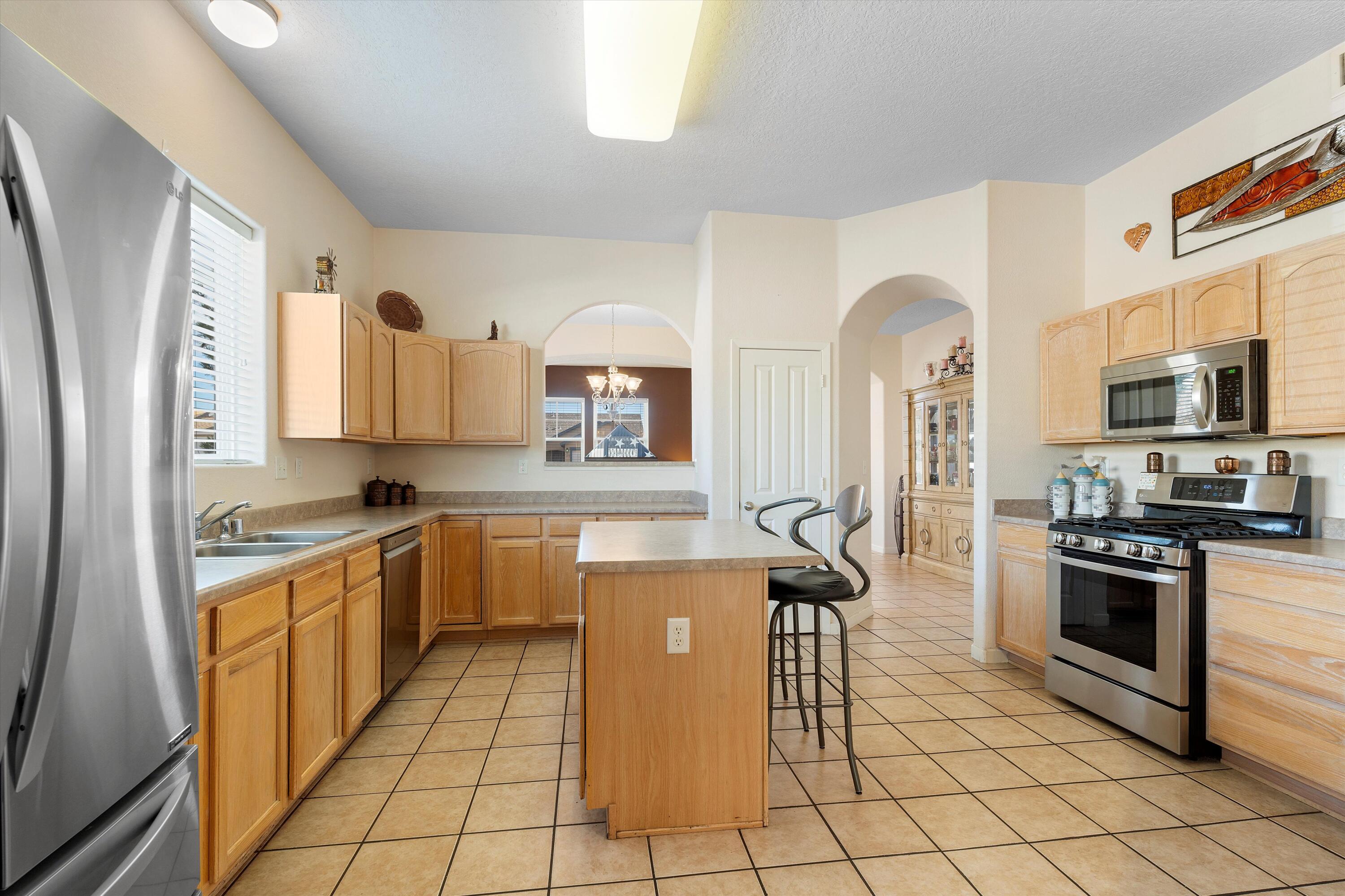 1217 REYNOSA Loop SE