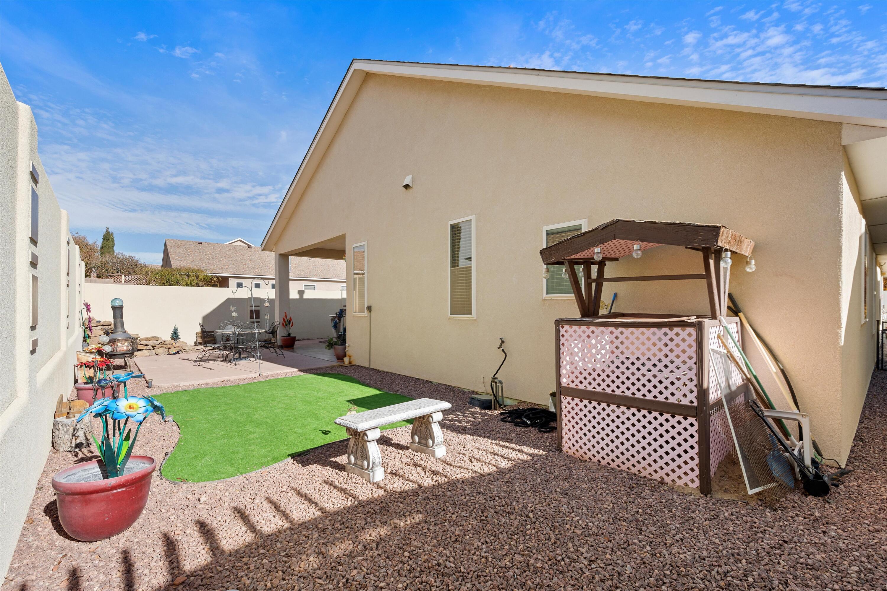 1217 REYNOSA Loop SE