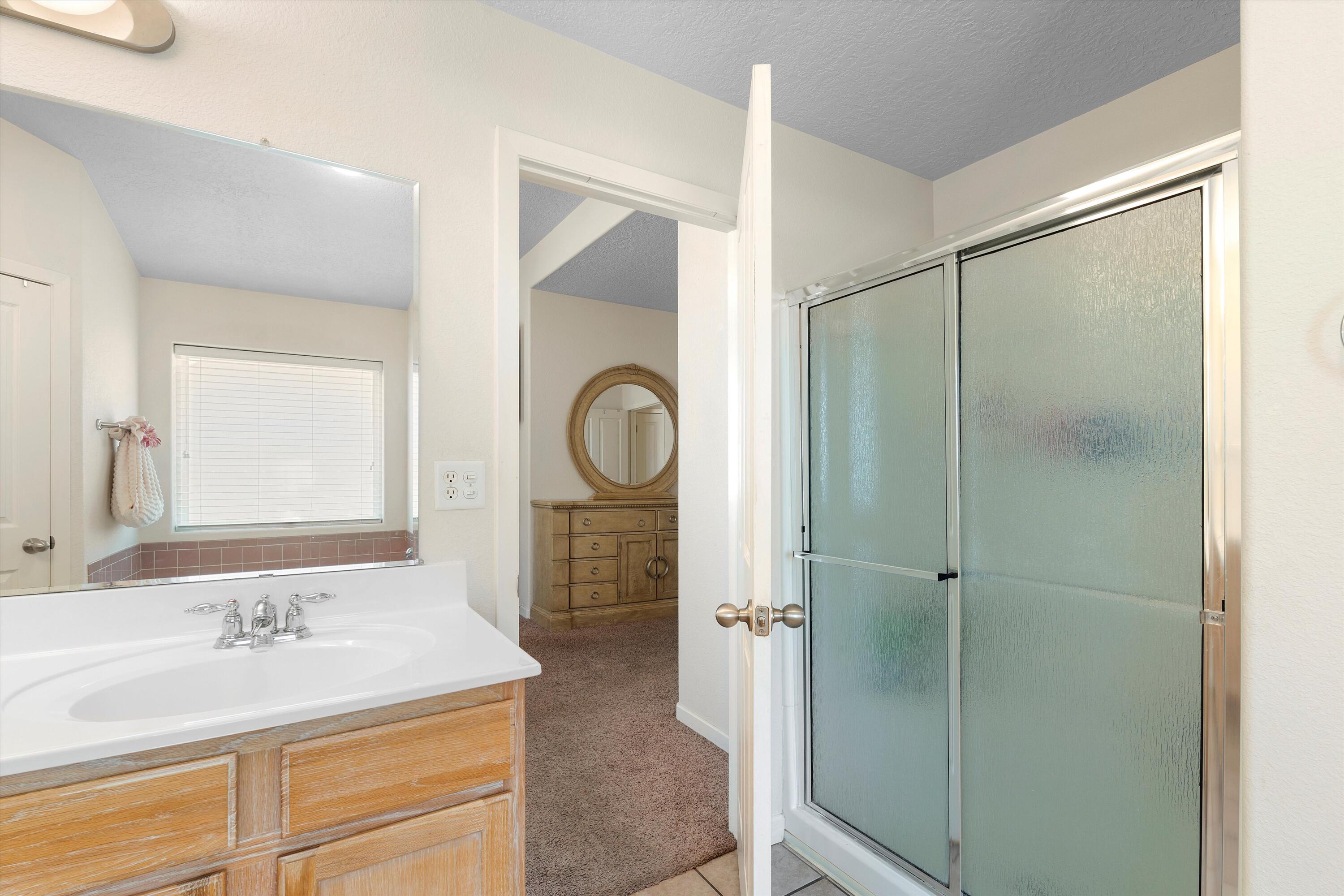 1217 REYNOSA Loop SE