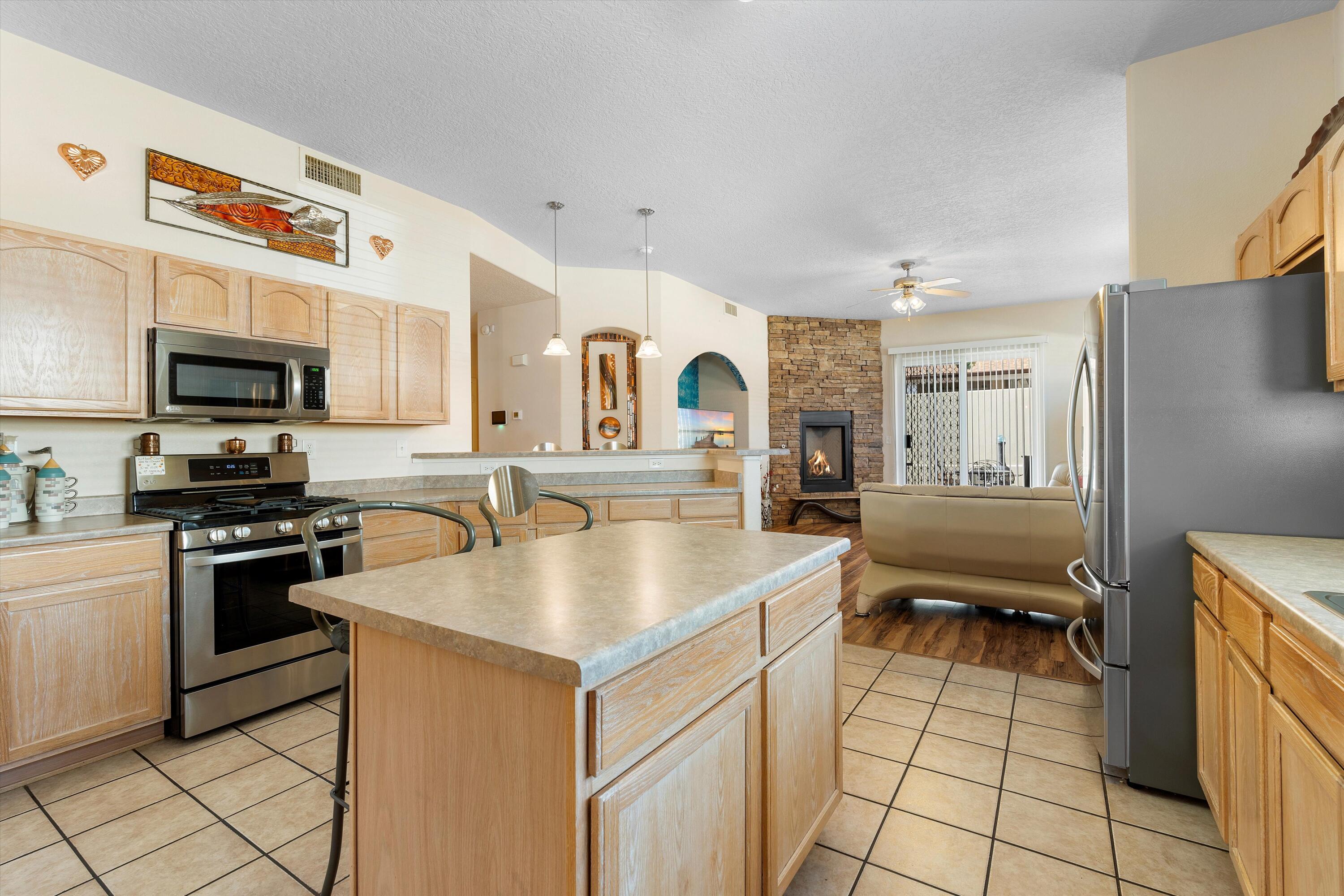 1217 REYNOSA Loop SE