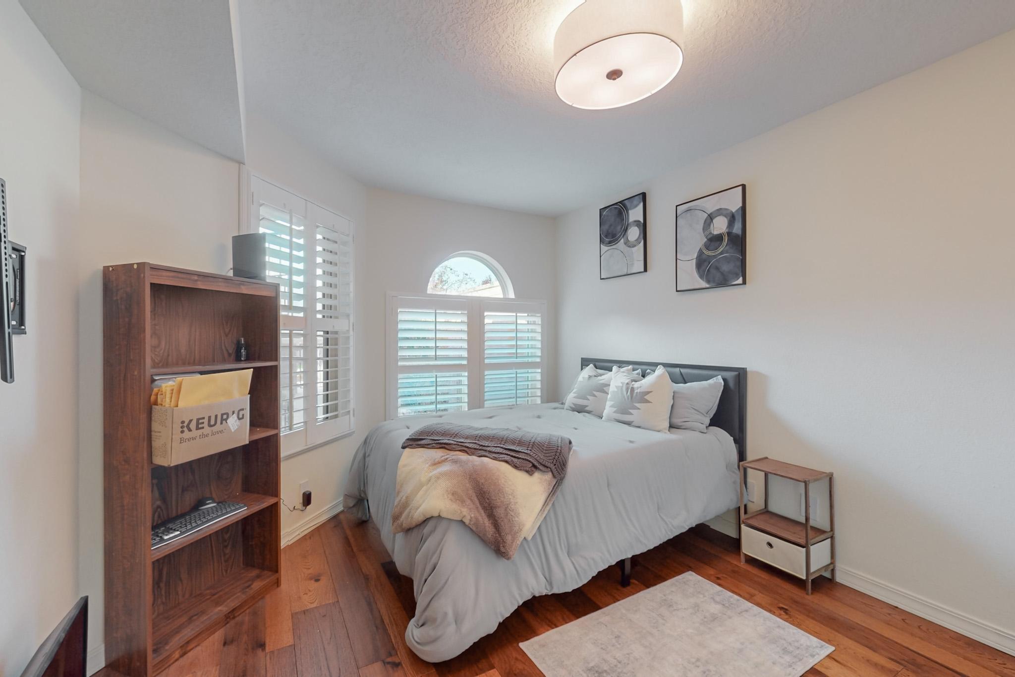 9663 DE VARGAS Loop NE