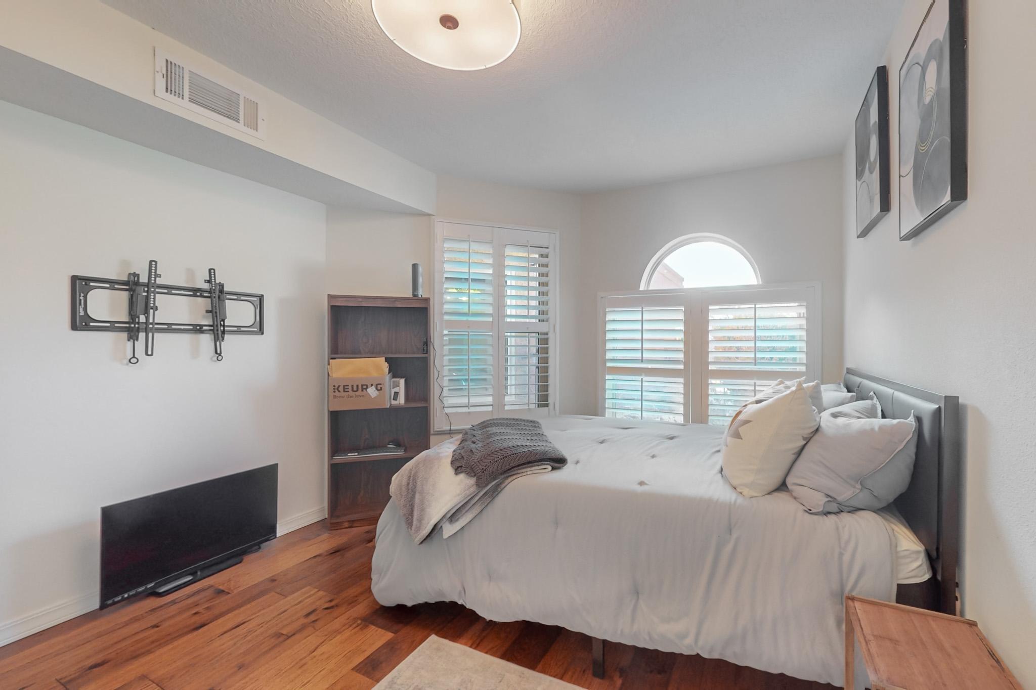 9663 DE VARGAS Loop NE