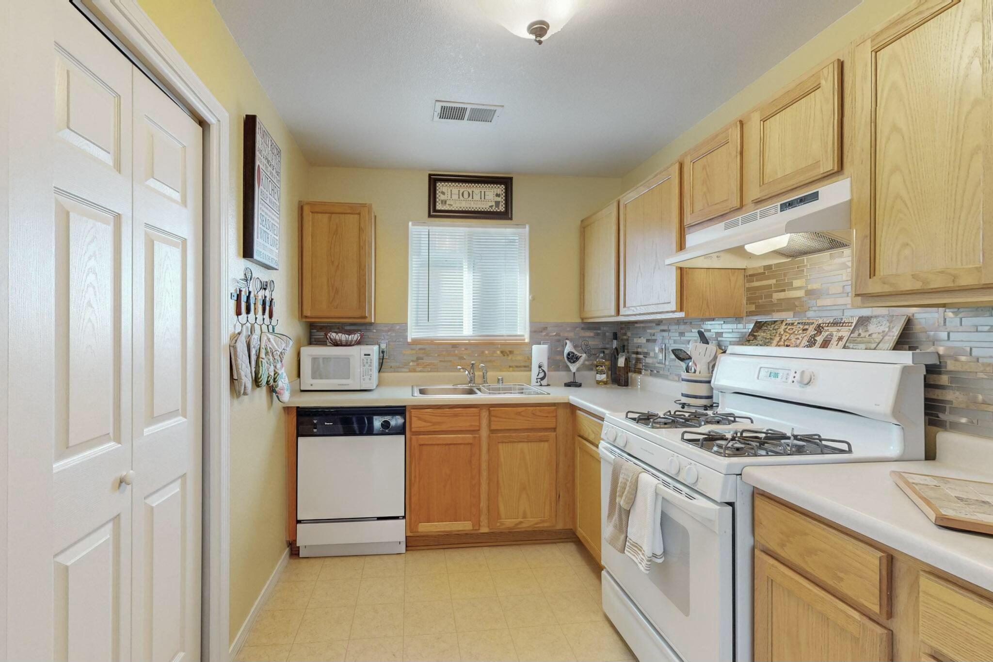 613 MORNING MEADOWS Drive NE