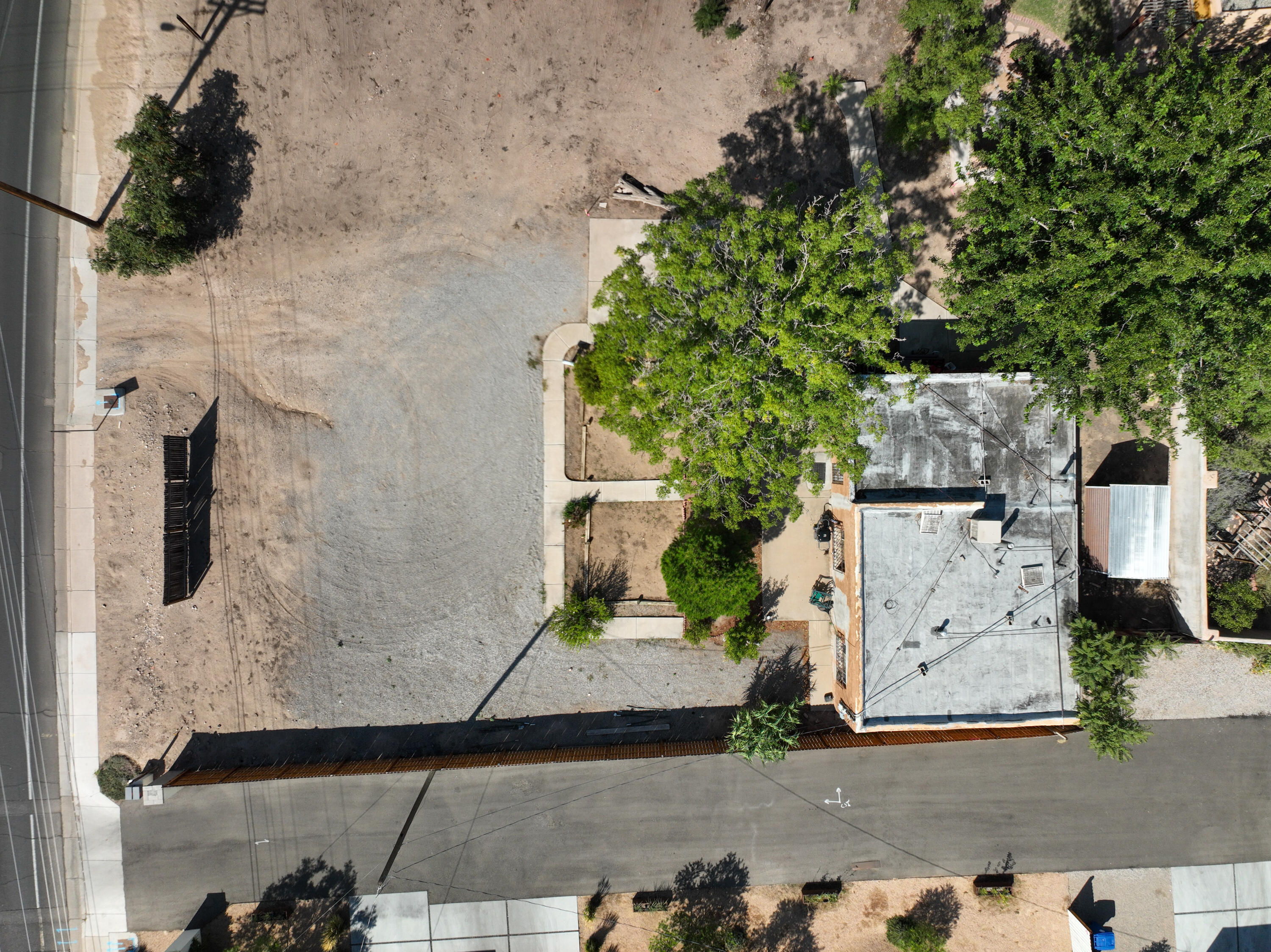 2203 CANDELARIA Road NW