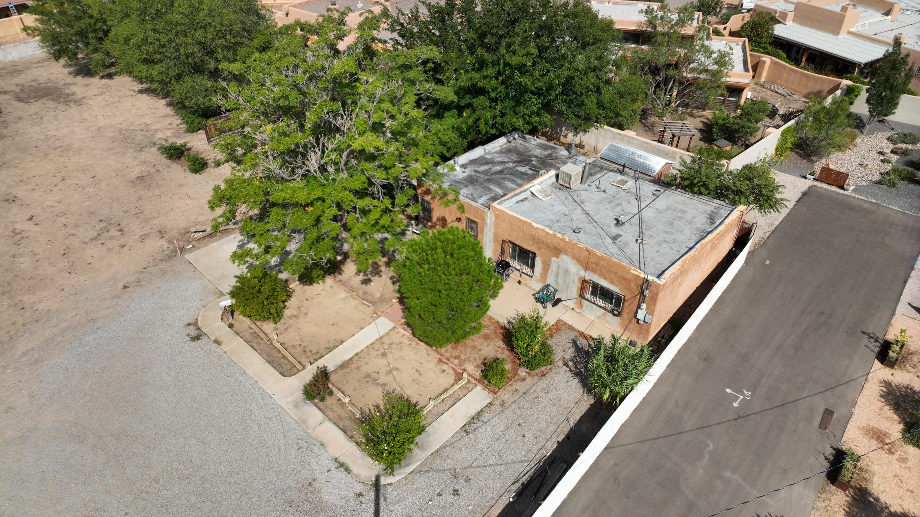 2203 CANDELARIA Road NW