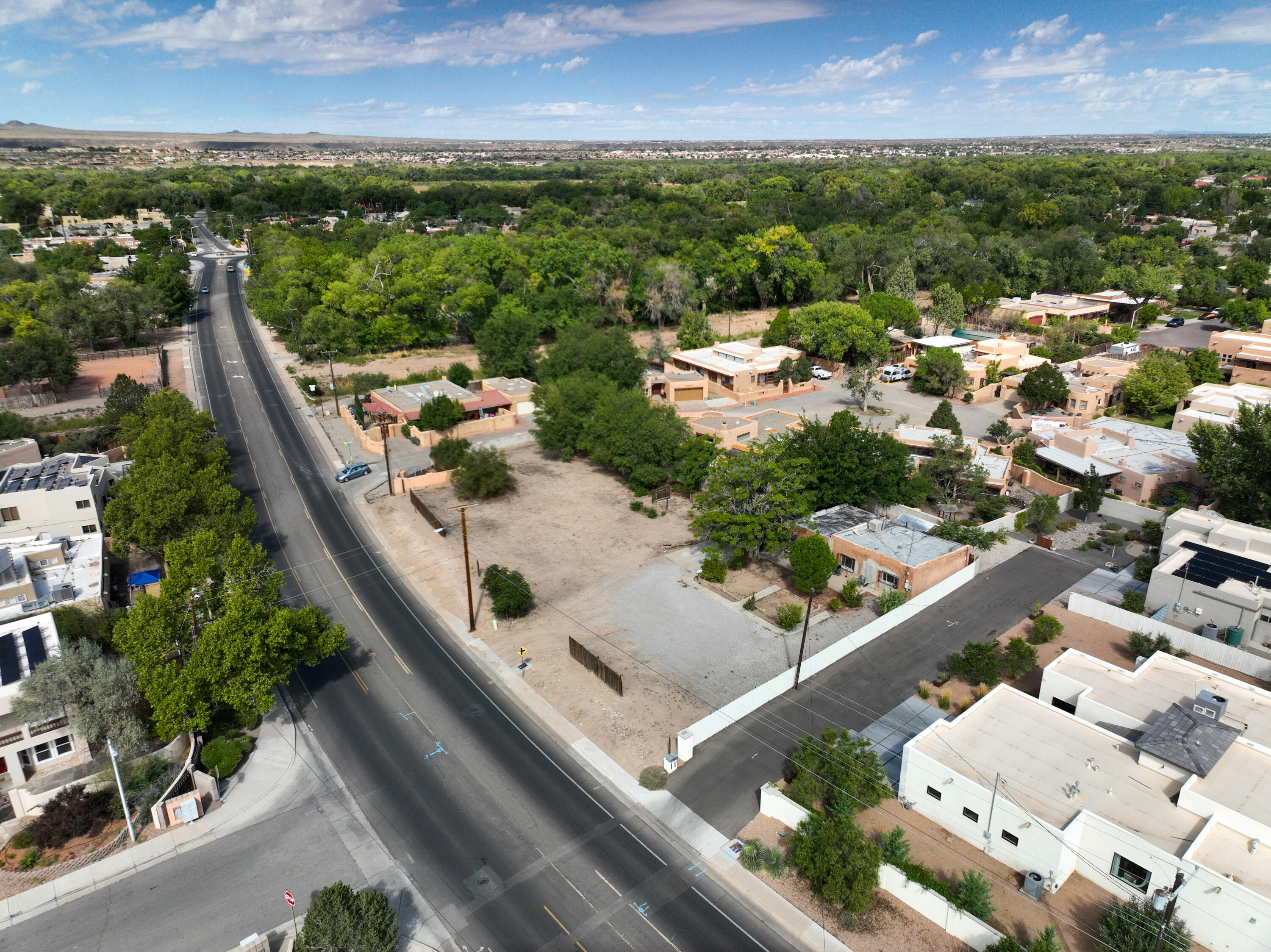 2203 CANDELARIA Road NW