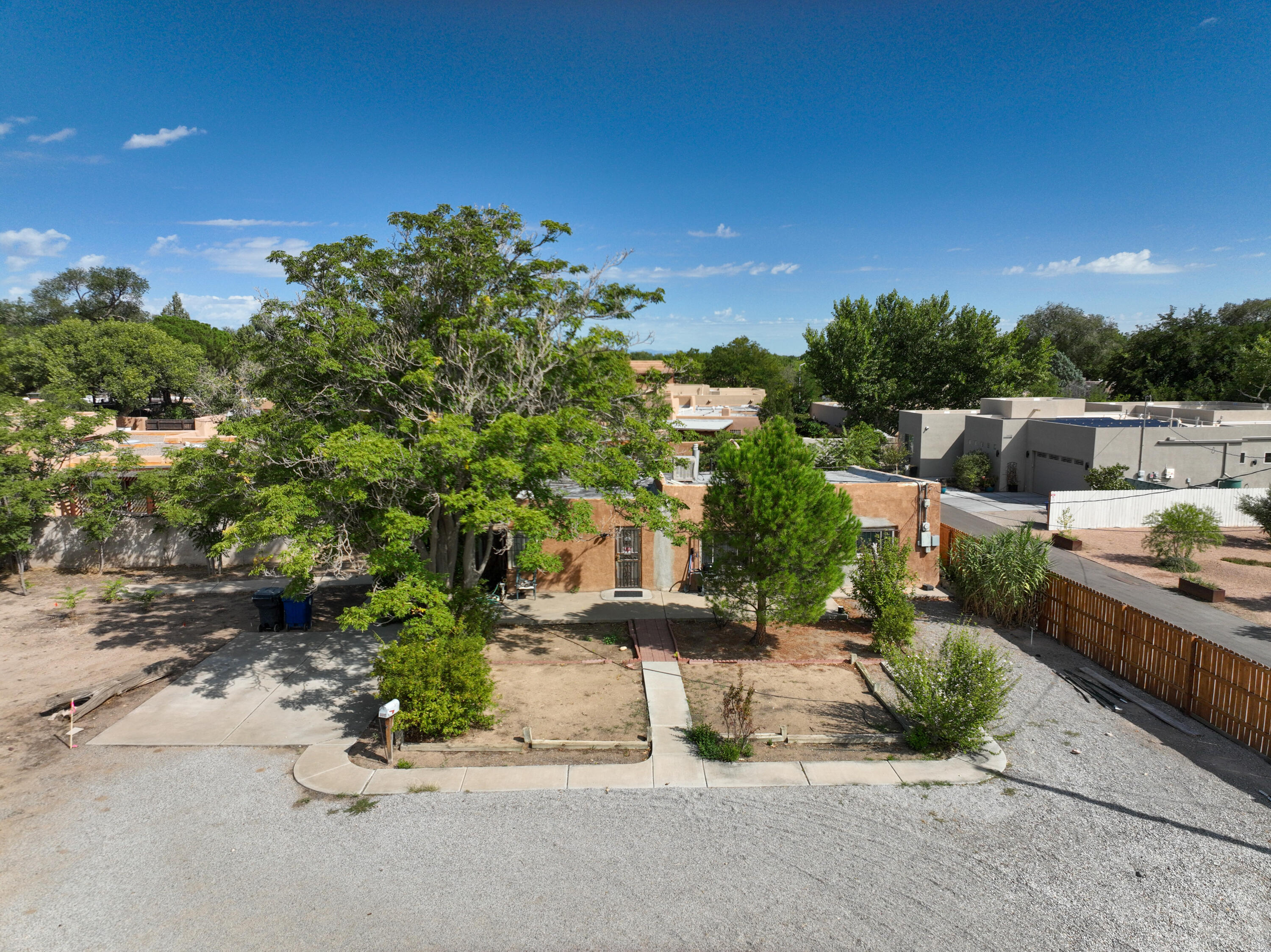 2203 CANDELARIA Road NW