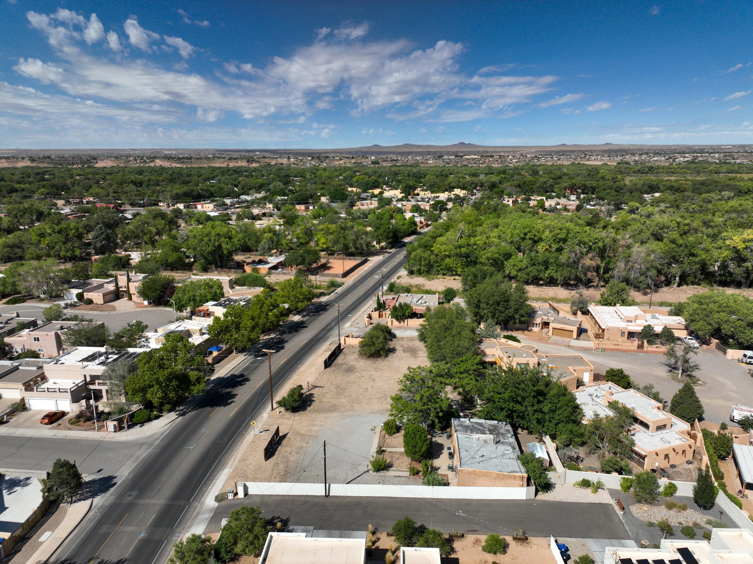 2203 CANDELARIA Road NW