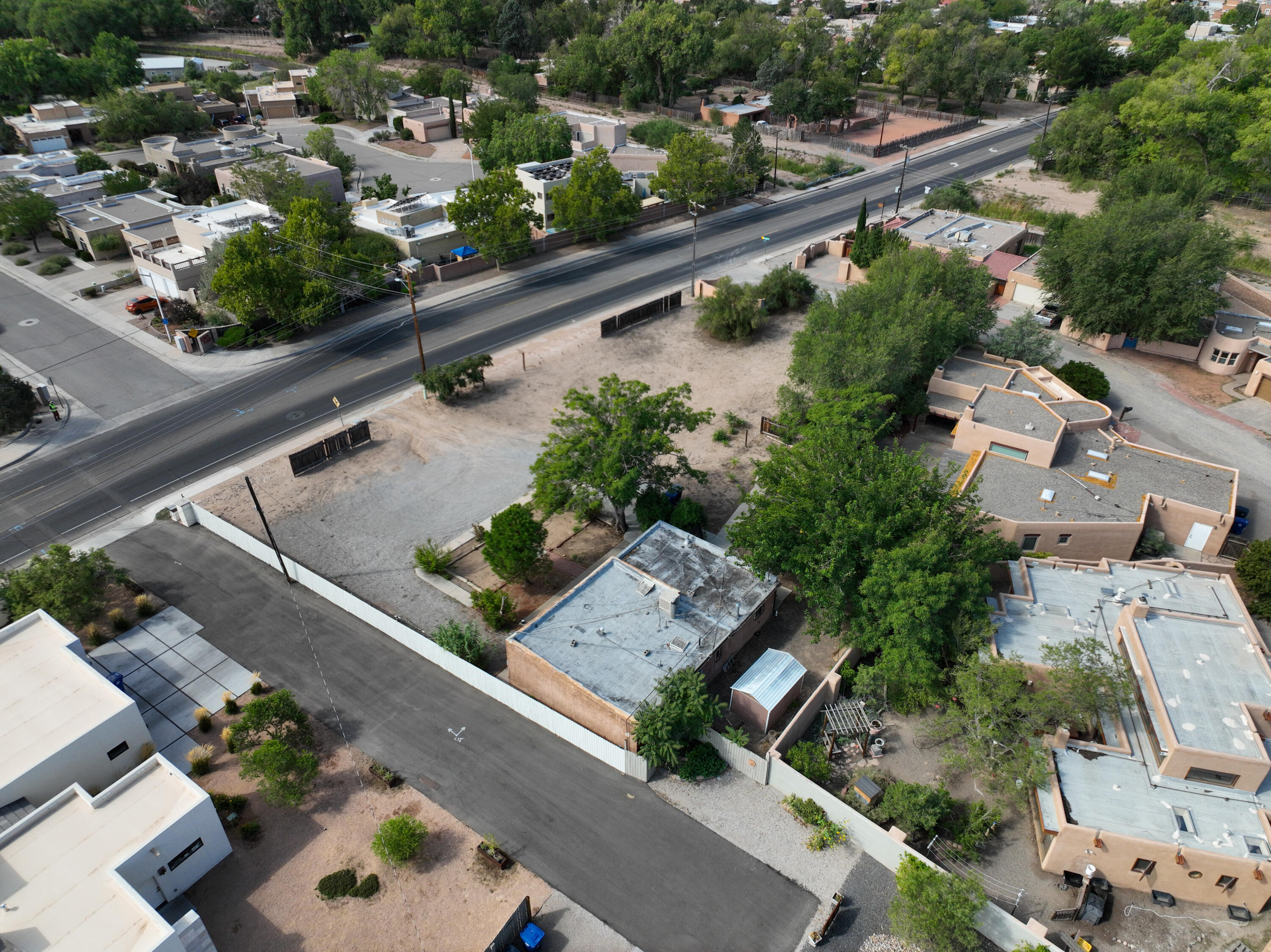 2203 CANDELARIA Road NW