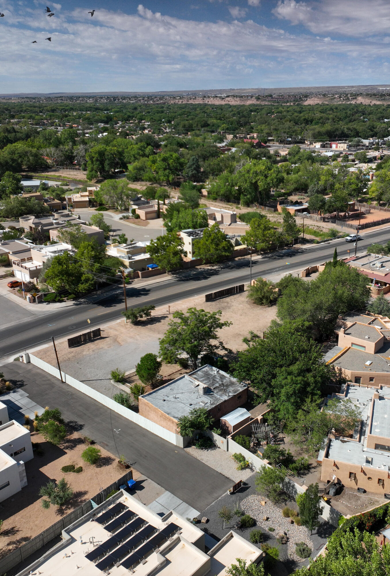 2203 CANDELARIA Road NW