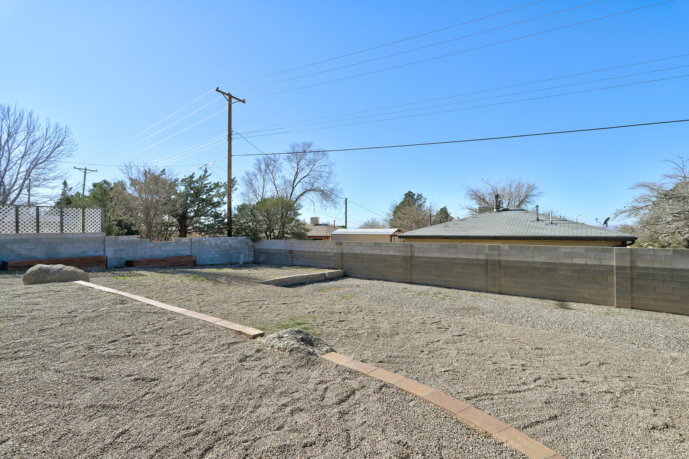 617 MARK Drive NE
