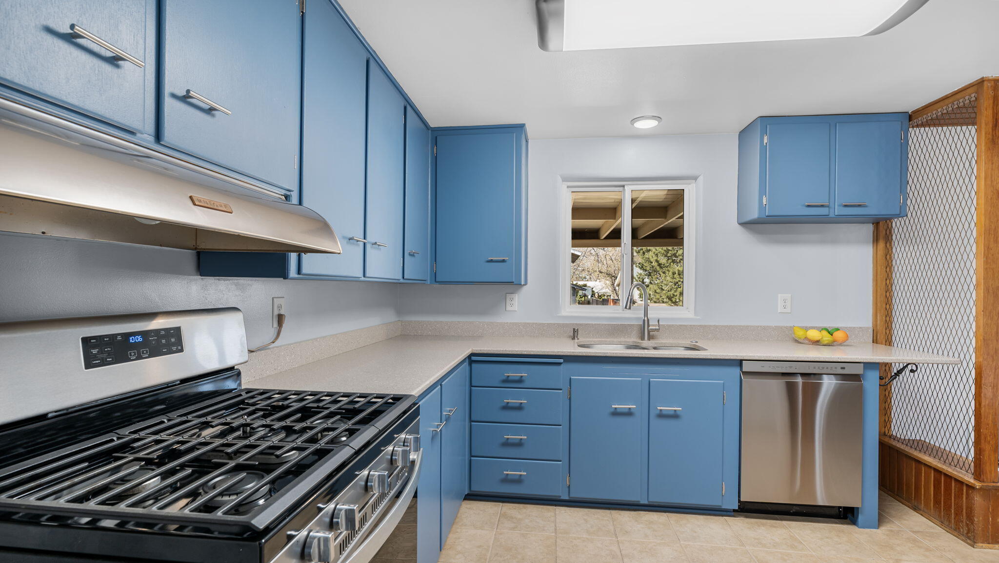 2827 DAKOTA Street NE