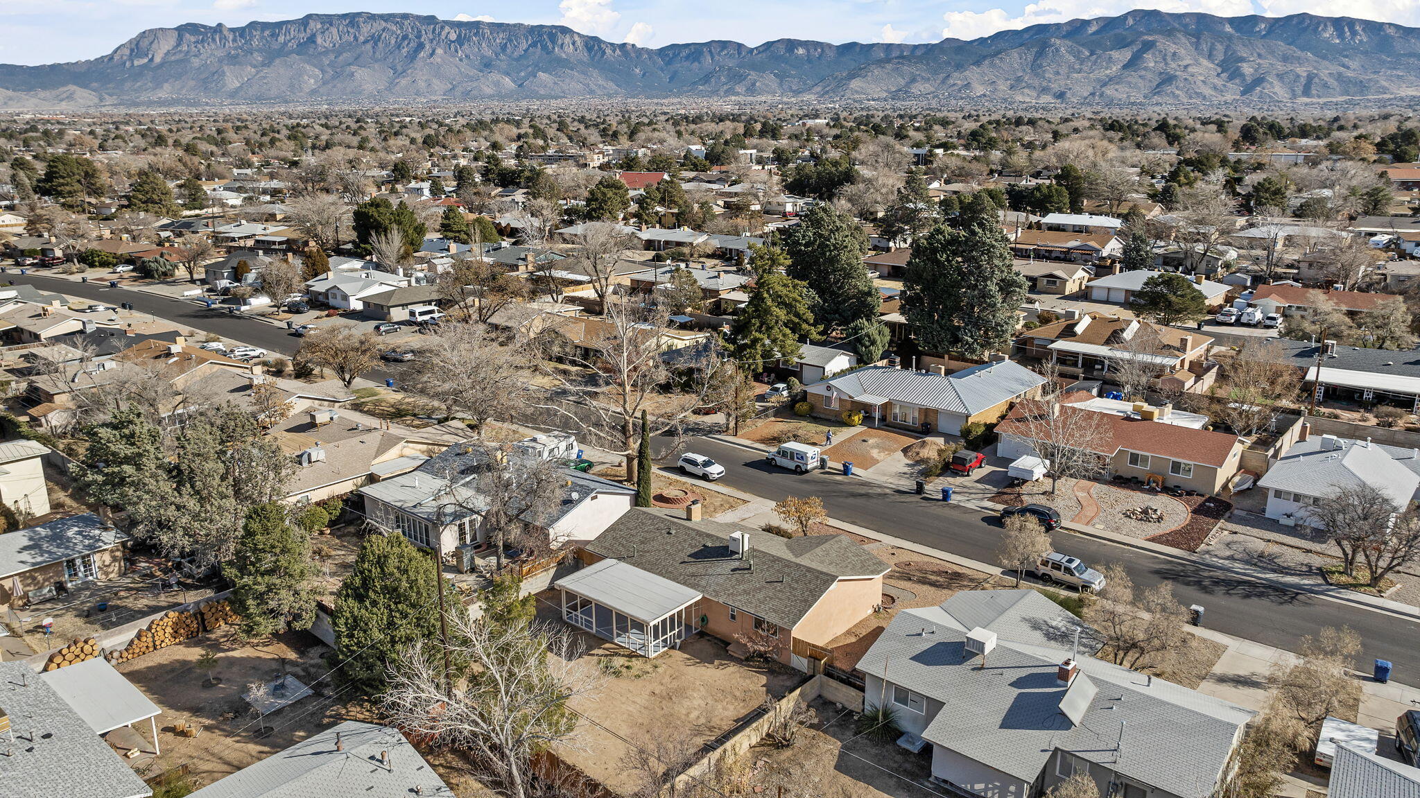 2827 DAKOTA Street NE