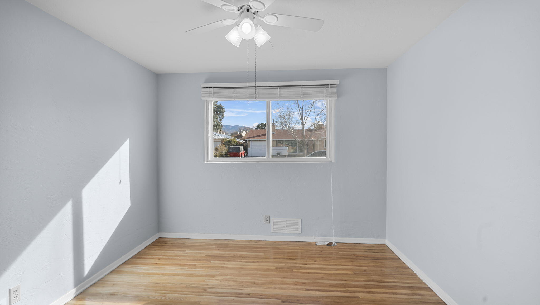 2827 DAKOTA Street NE