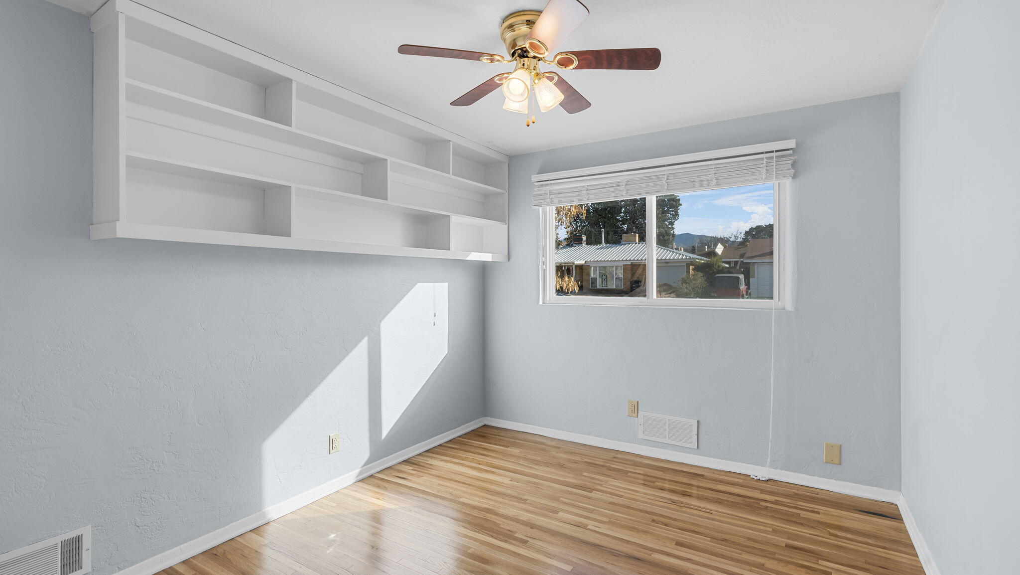 2827 DAKOTA Street NE