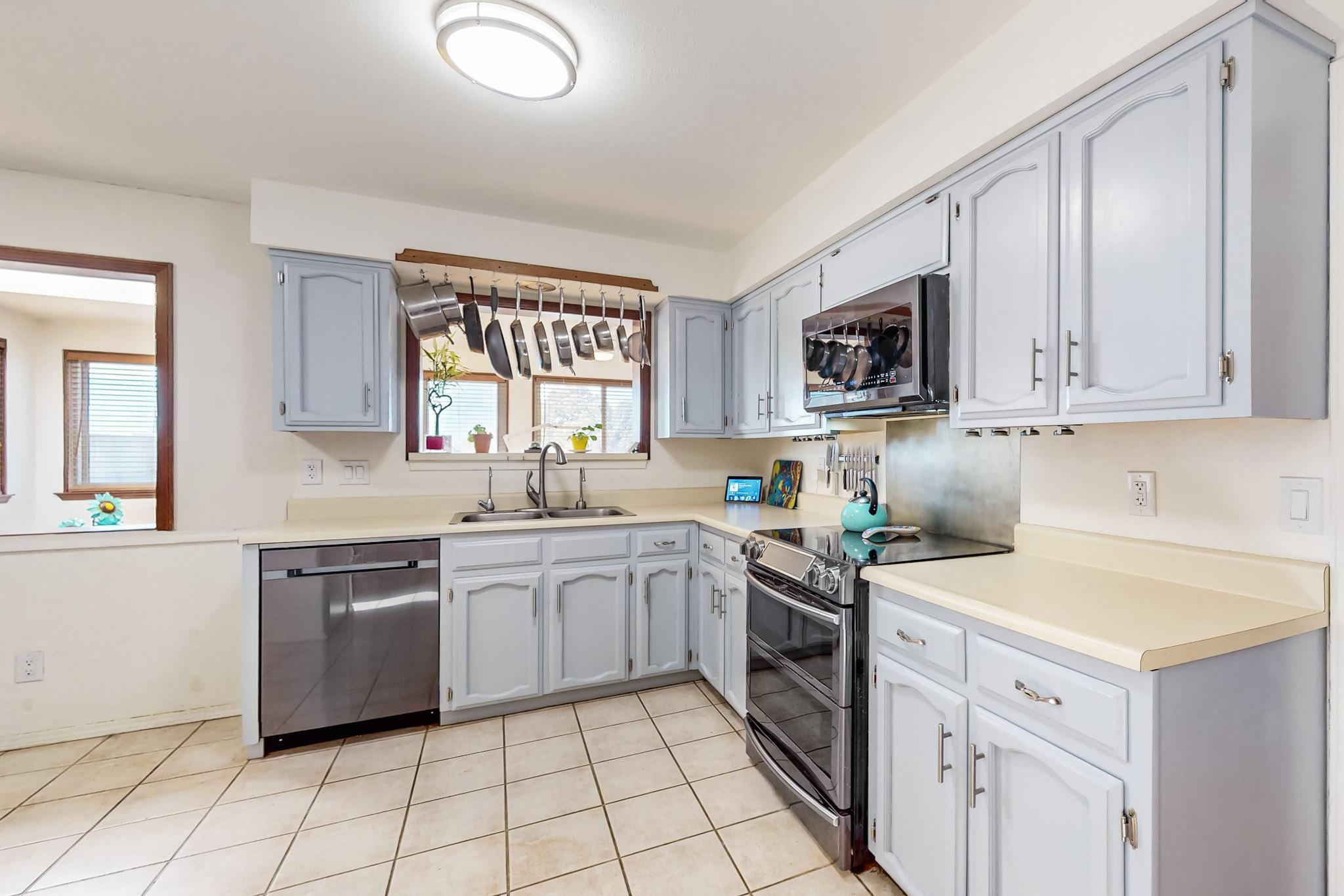 5321 VERONICA Drive NE