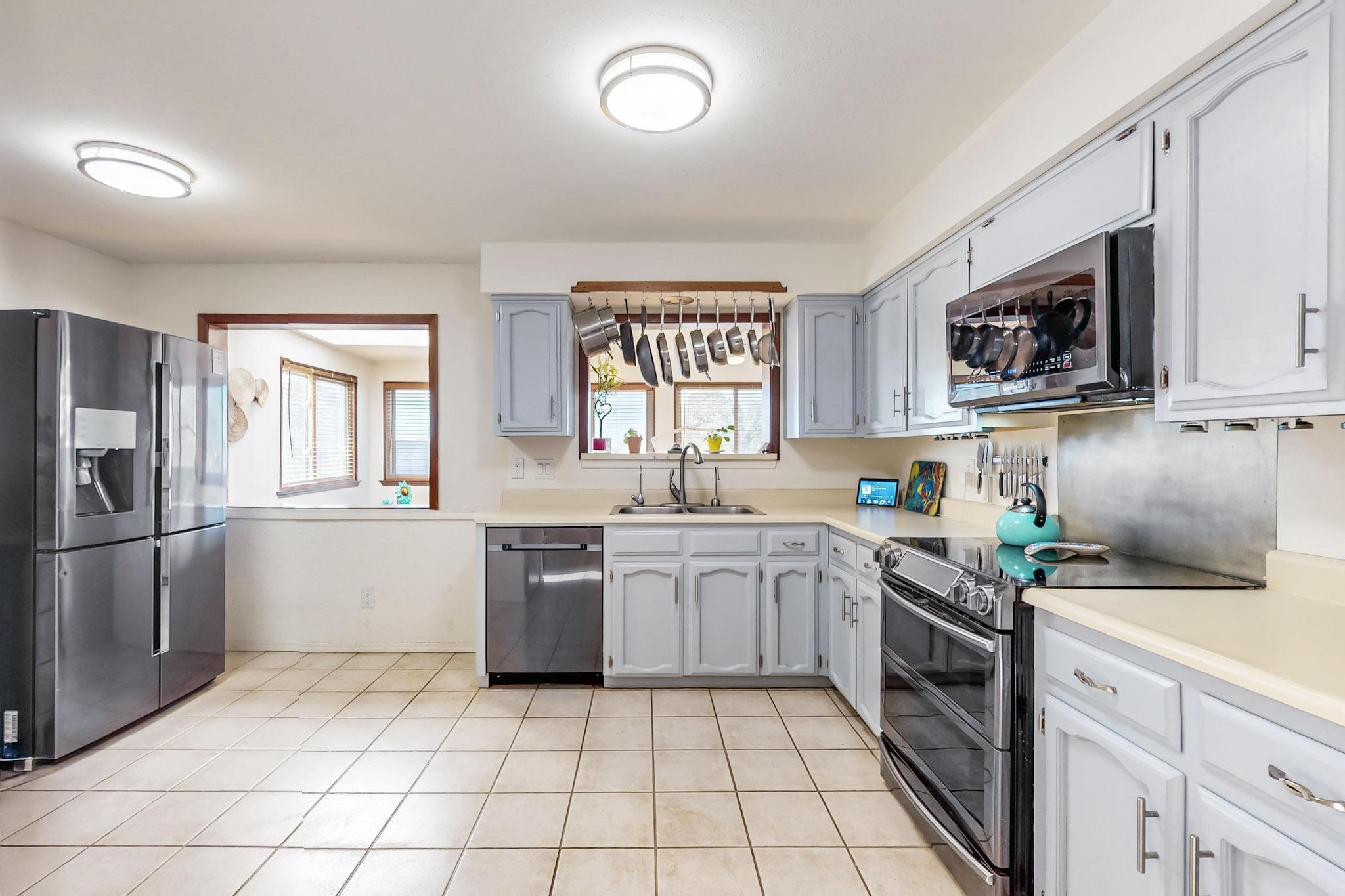 5321 VERONICA Drive NE