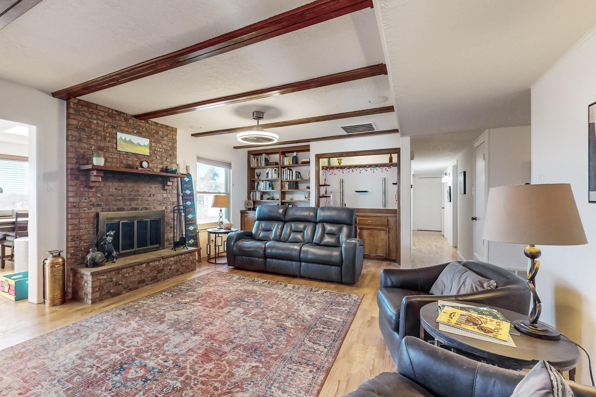 5321 VERONICA Drive NE