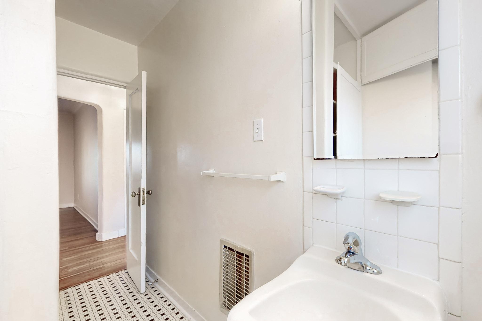 3040 Mackland Avenue NE