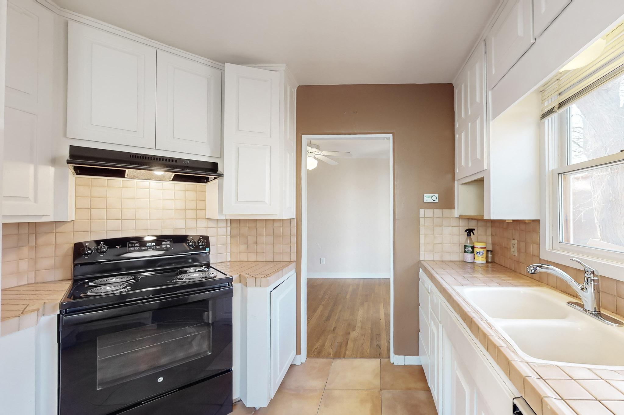 3040 Mackland Avenue NE