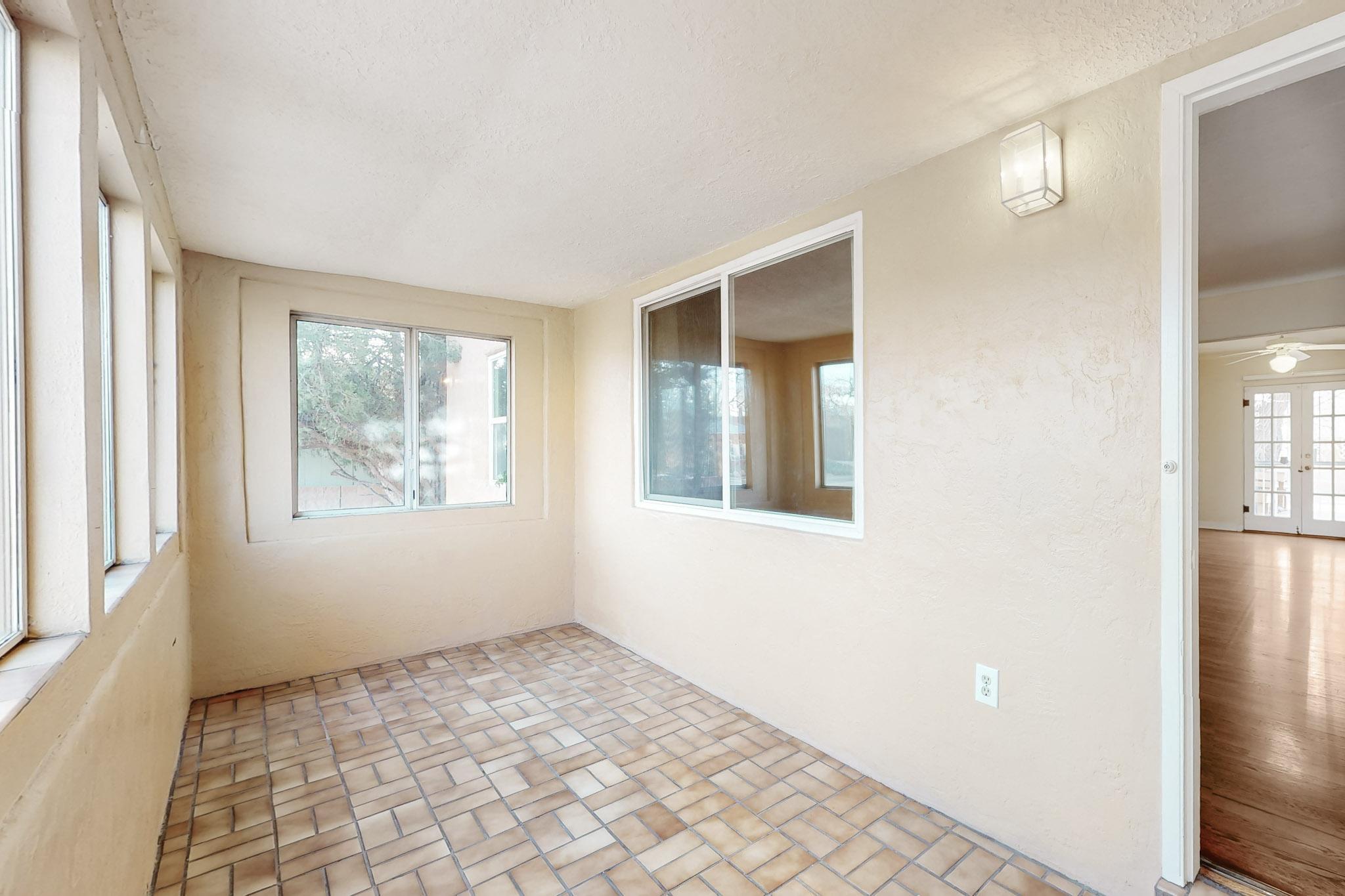 3040 Mackland Avenue NE