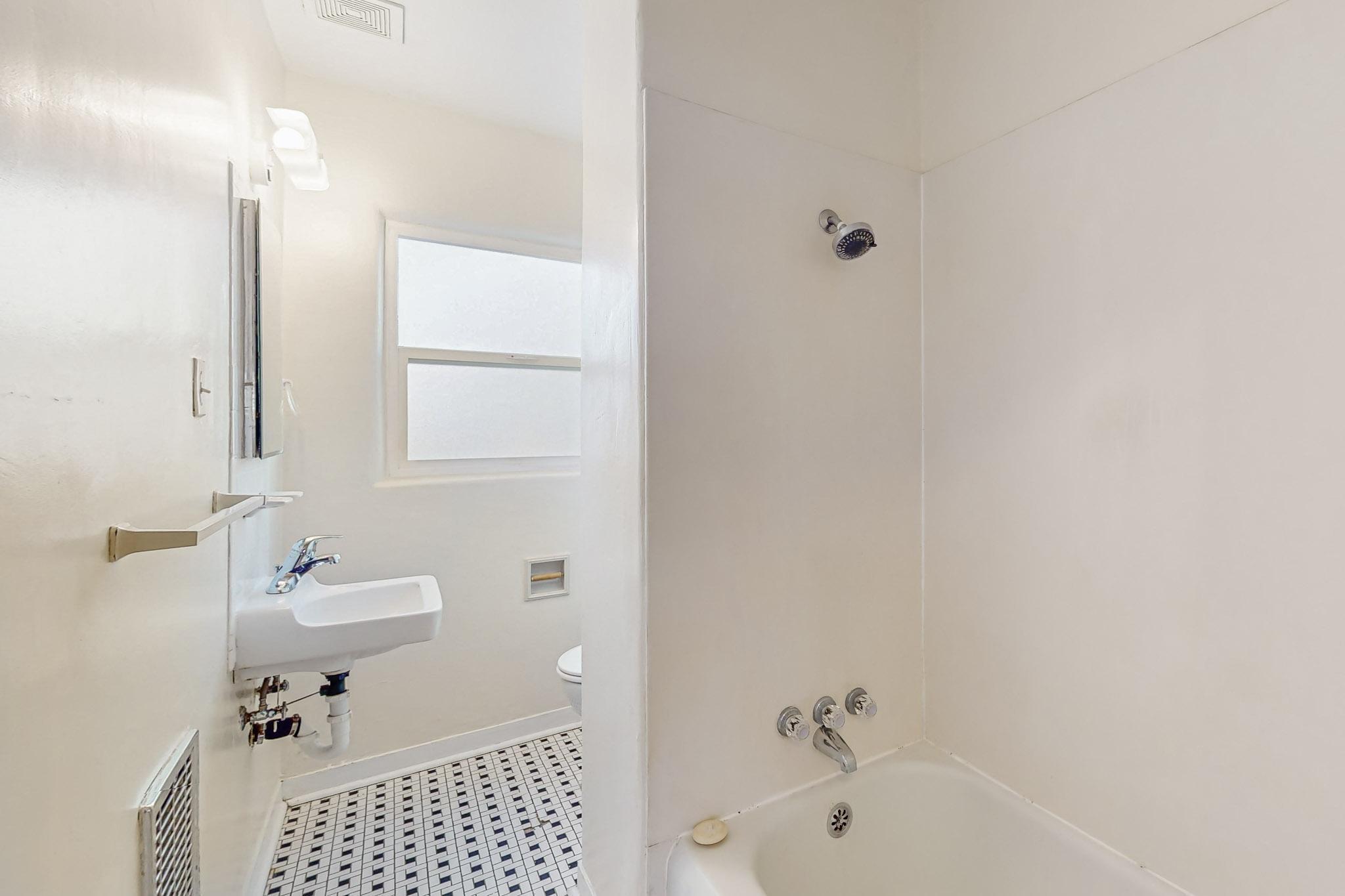 3040 Mackland Avenue NE