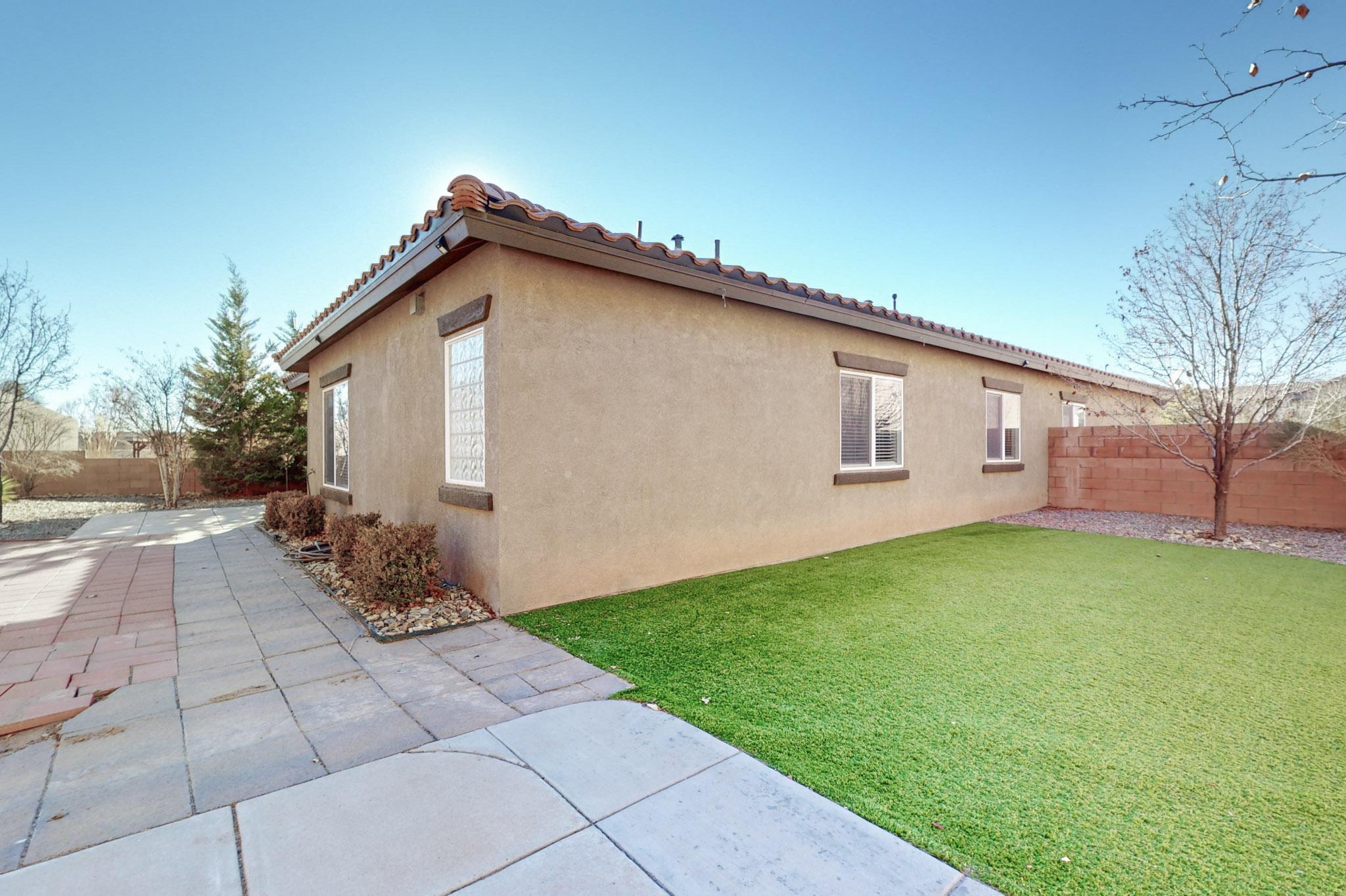 421 PASEO VISTA Loop NE