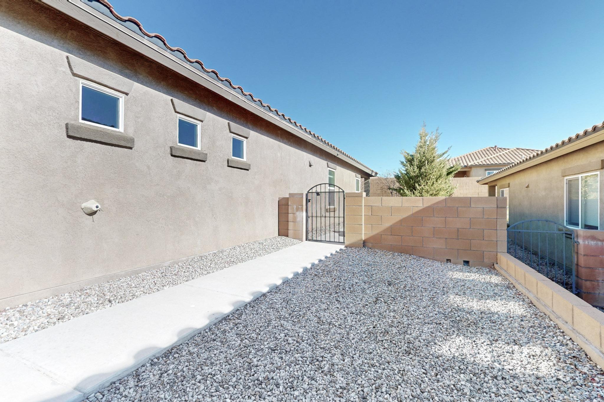 421 PASEO VISTA Loop NE
