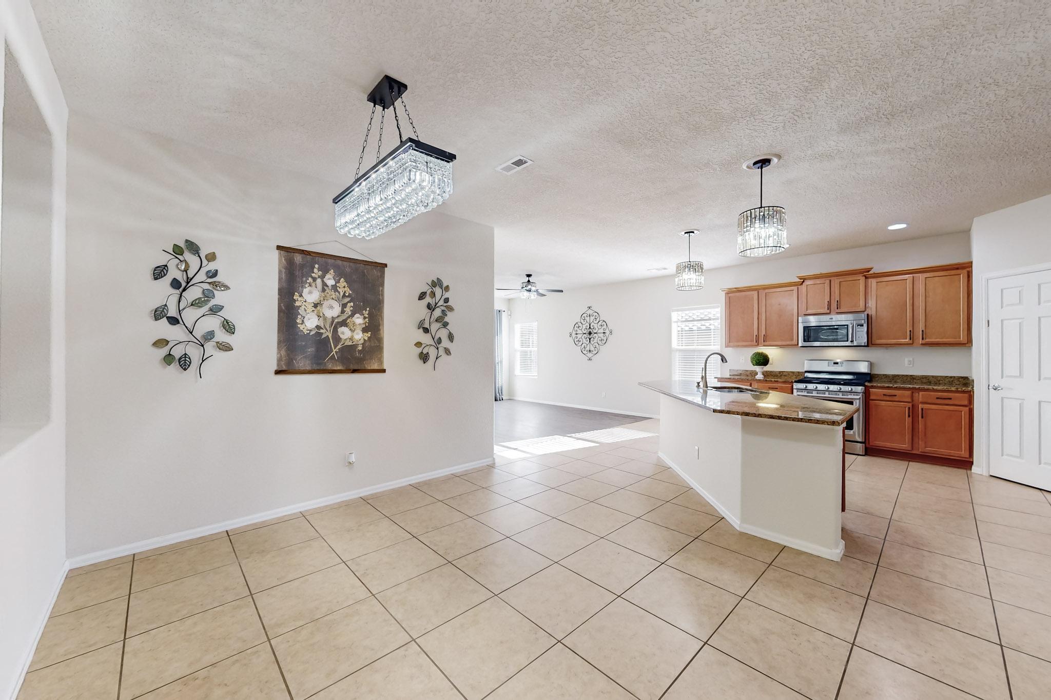 421 PASEO VISTA Loop NE