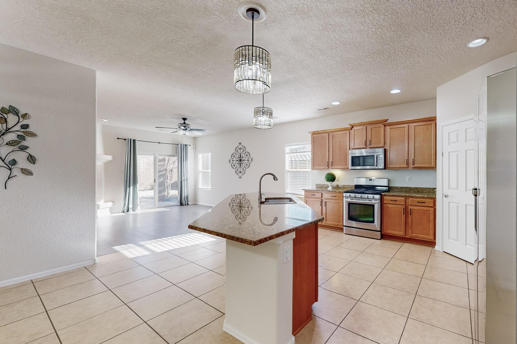421 PASEO VISTA Loop NE