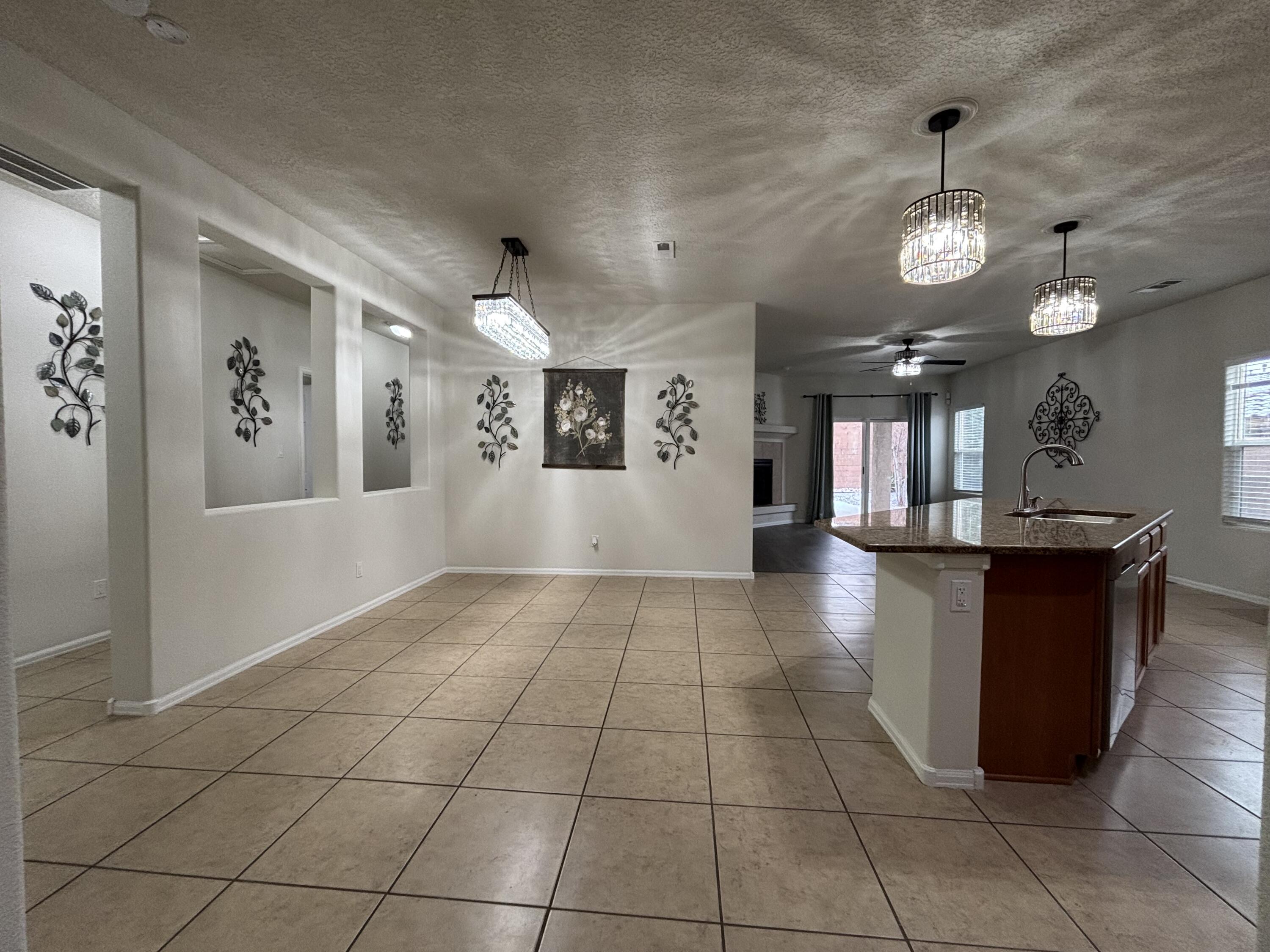421 PASEO VISTA Loop NE