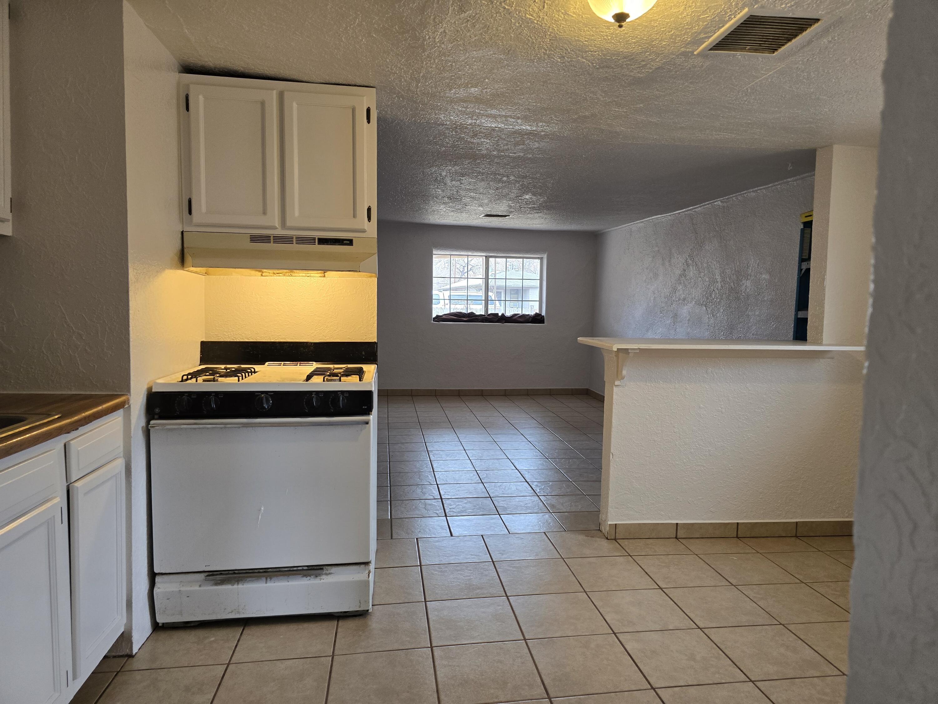 2537 LA VEGA Drive SW