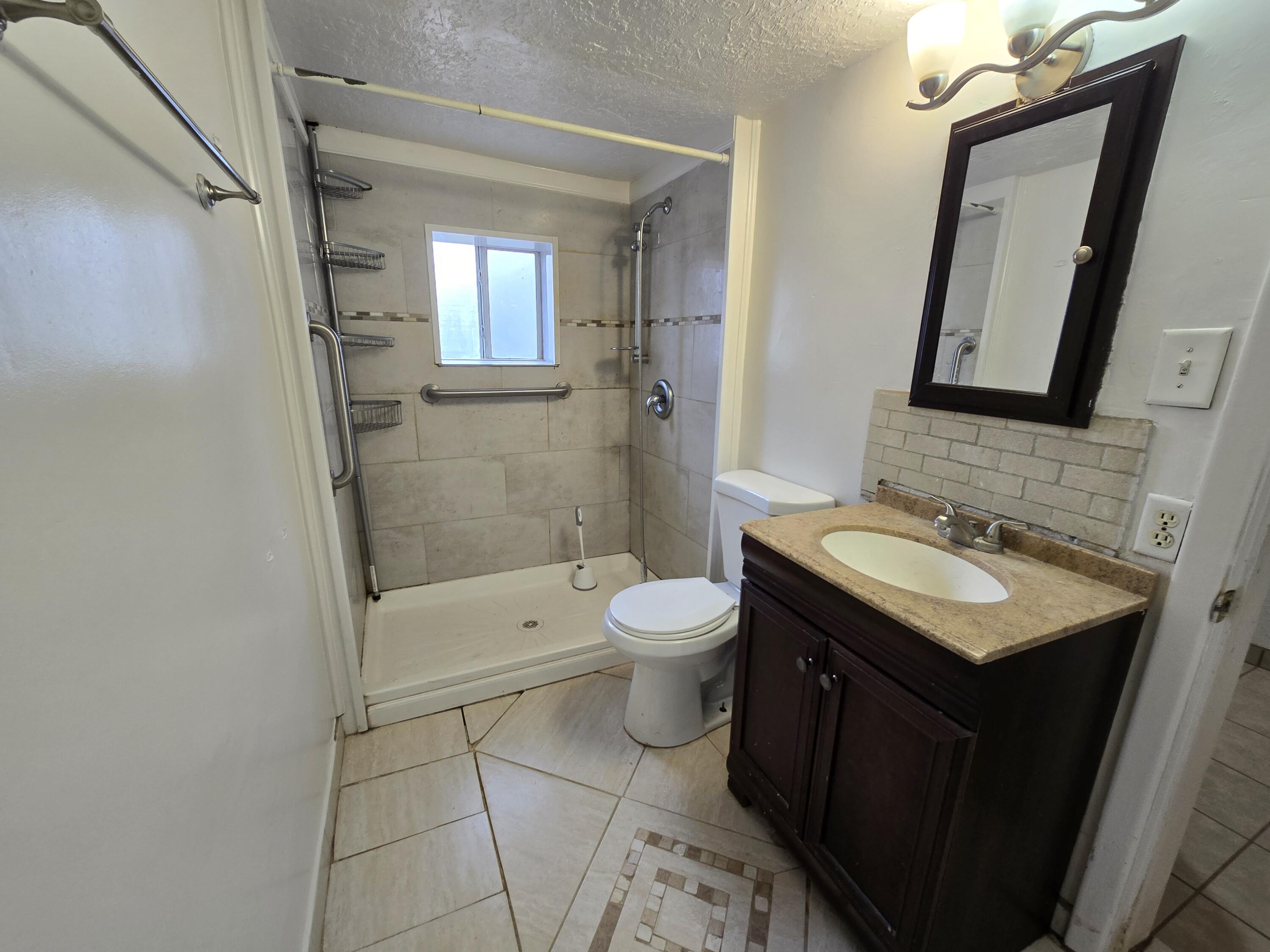 2537 LA VEGA Drive SW