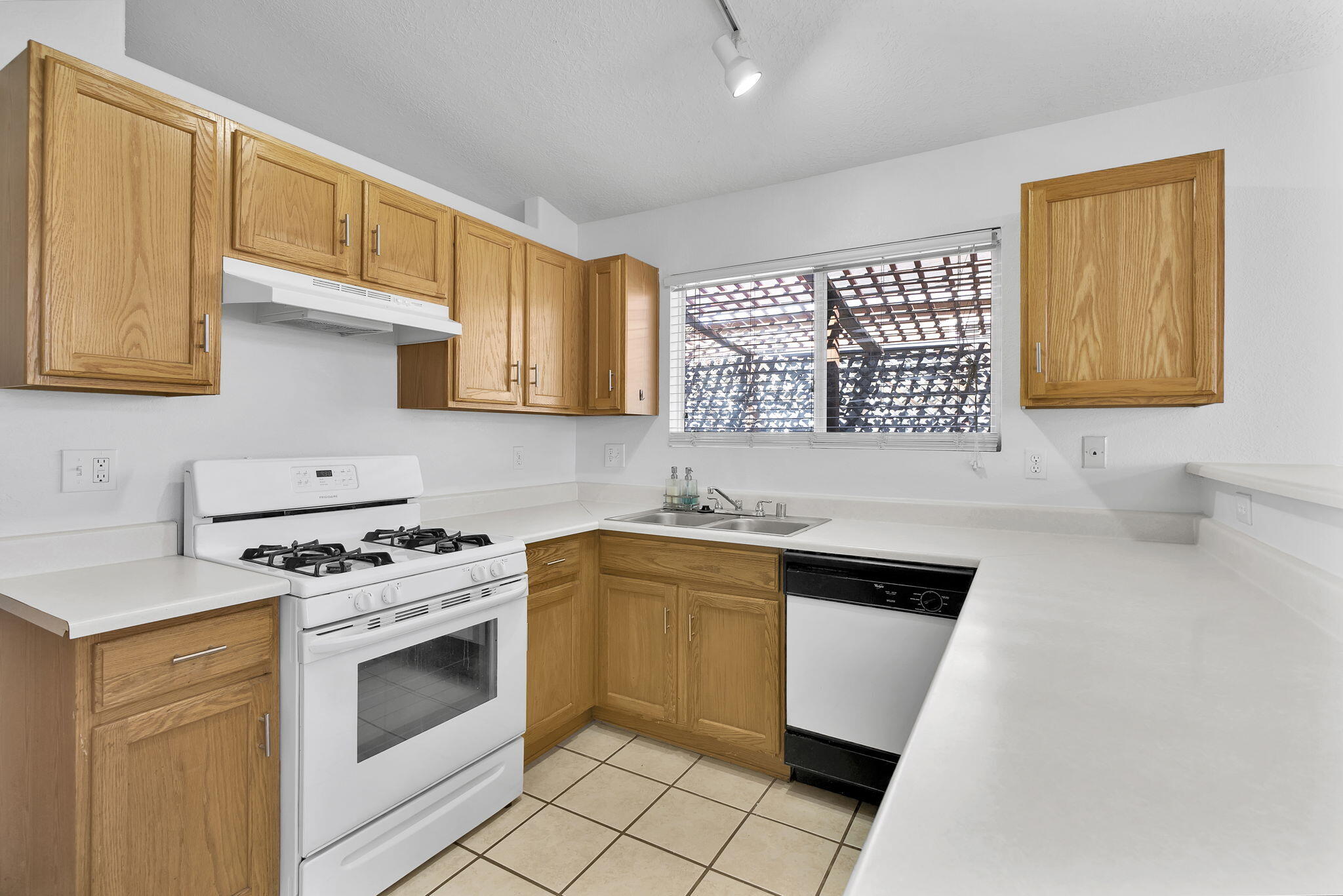 1512 QUIET DESERT Drive SW