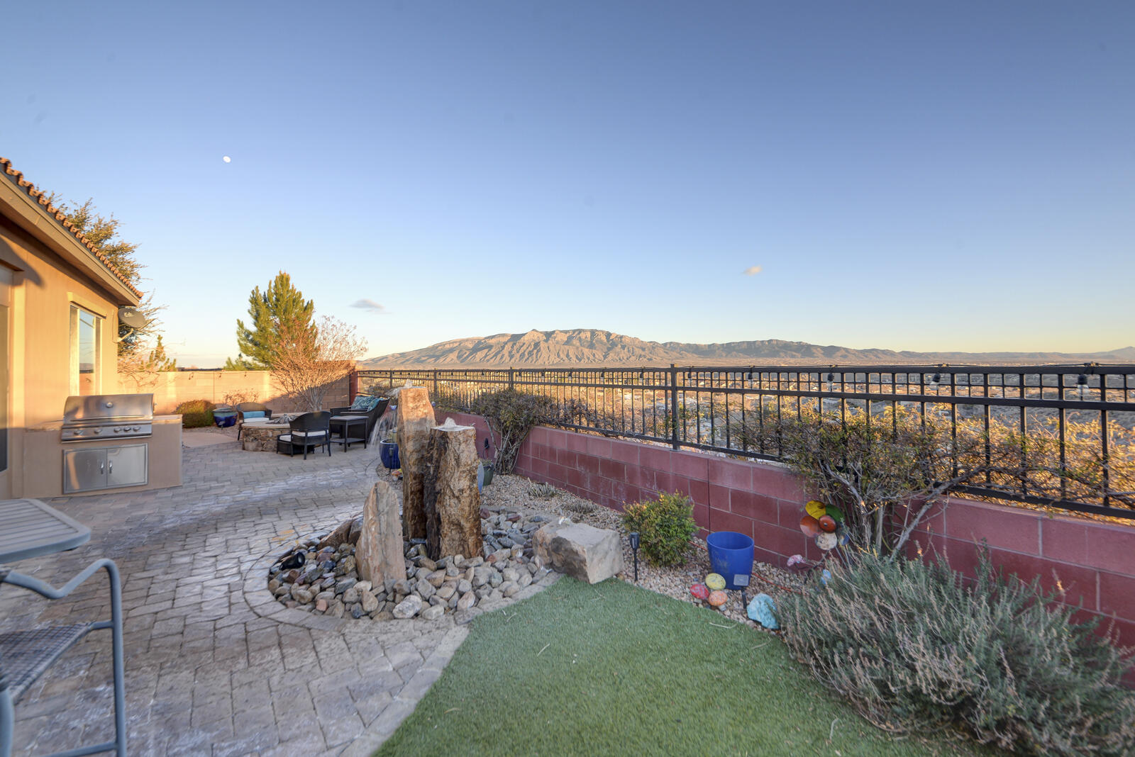 605 SIERRA VERDE Way NE