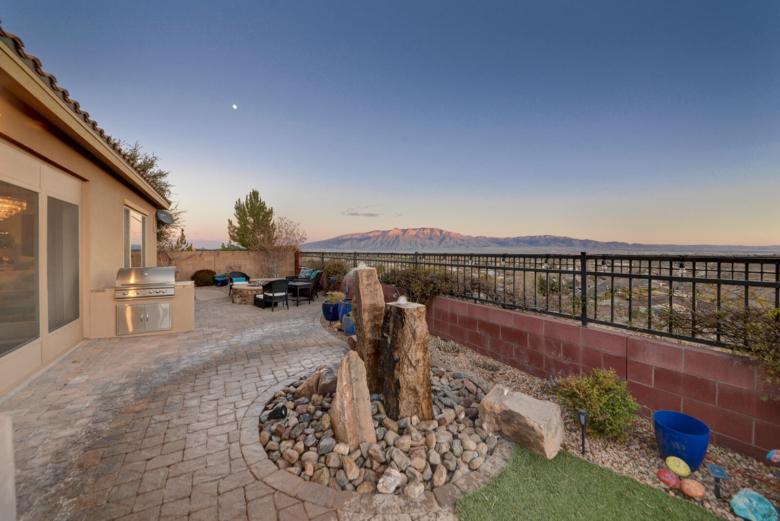605 SIERRA VERDE Way NE