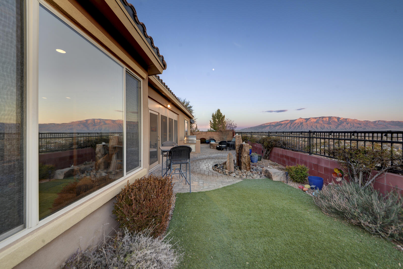 605 SIERRA VERDE Way NE