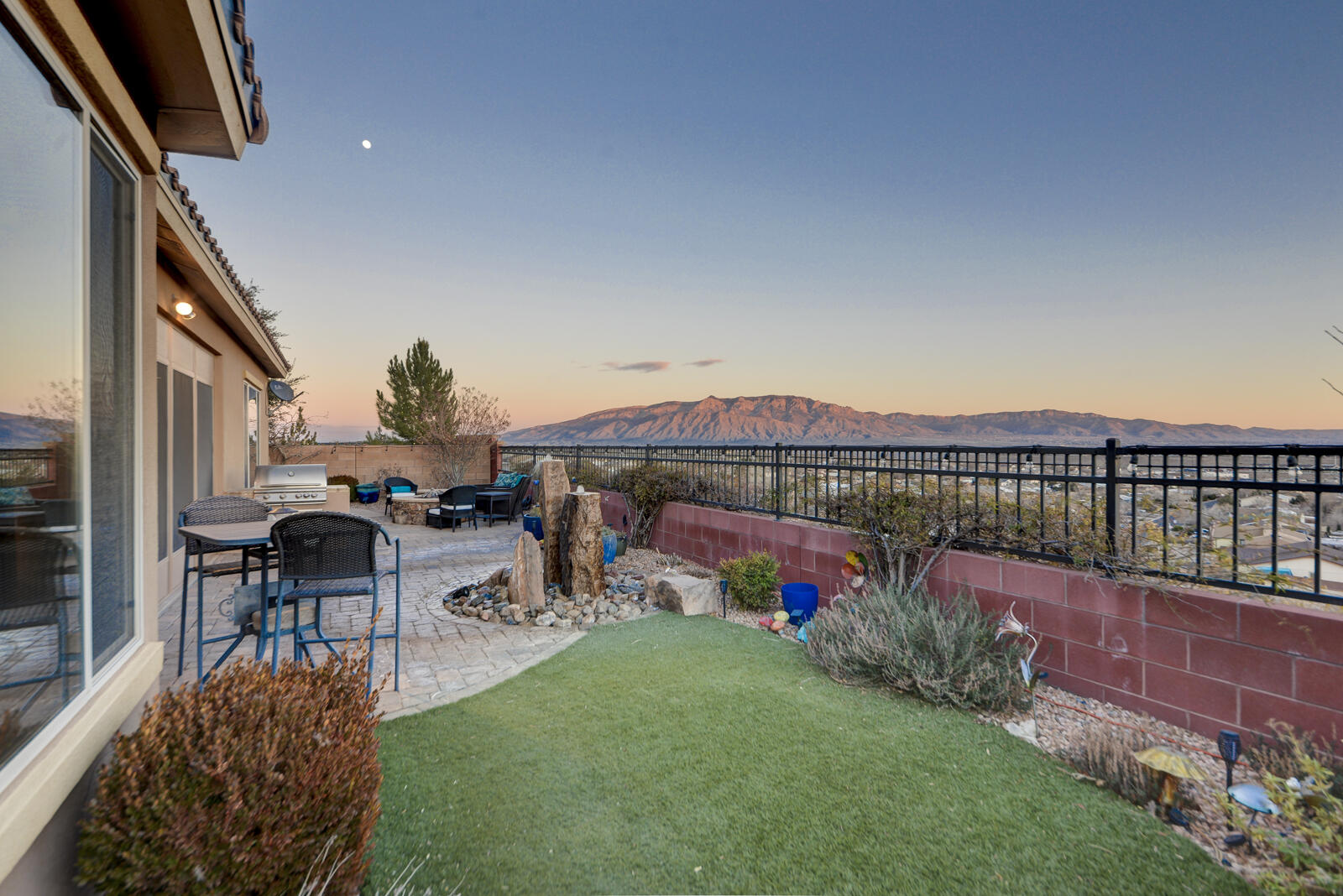 605 SIERRA VERDE Way NE