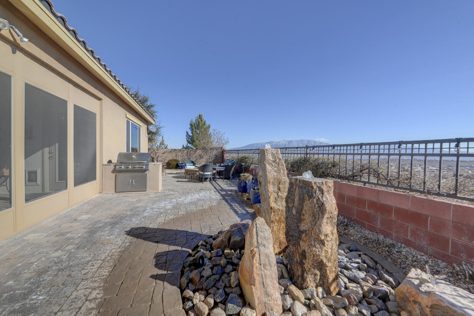 605 SIERRA VERDE Way NE