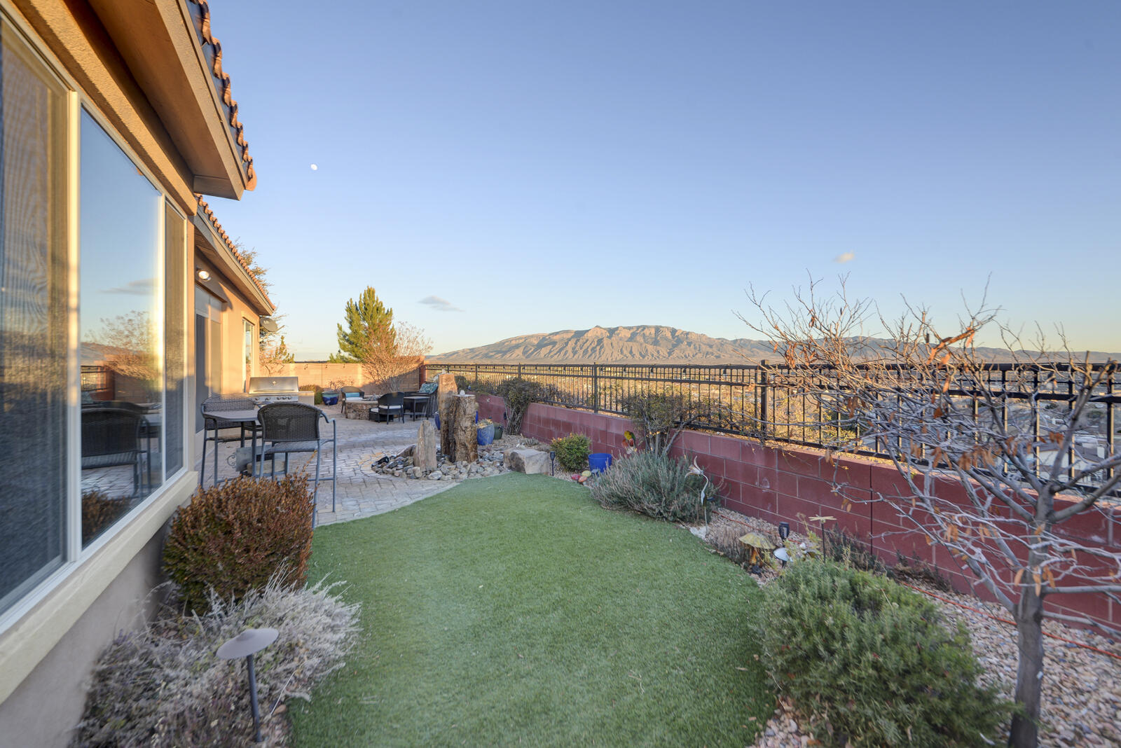 605 SIERRA VERDE Way NE