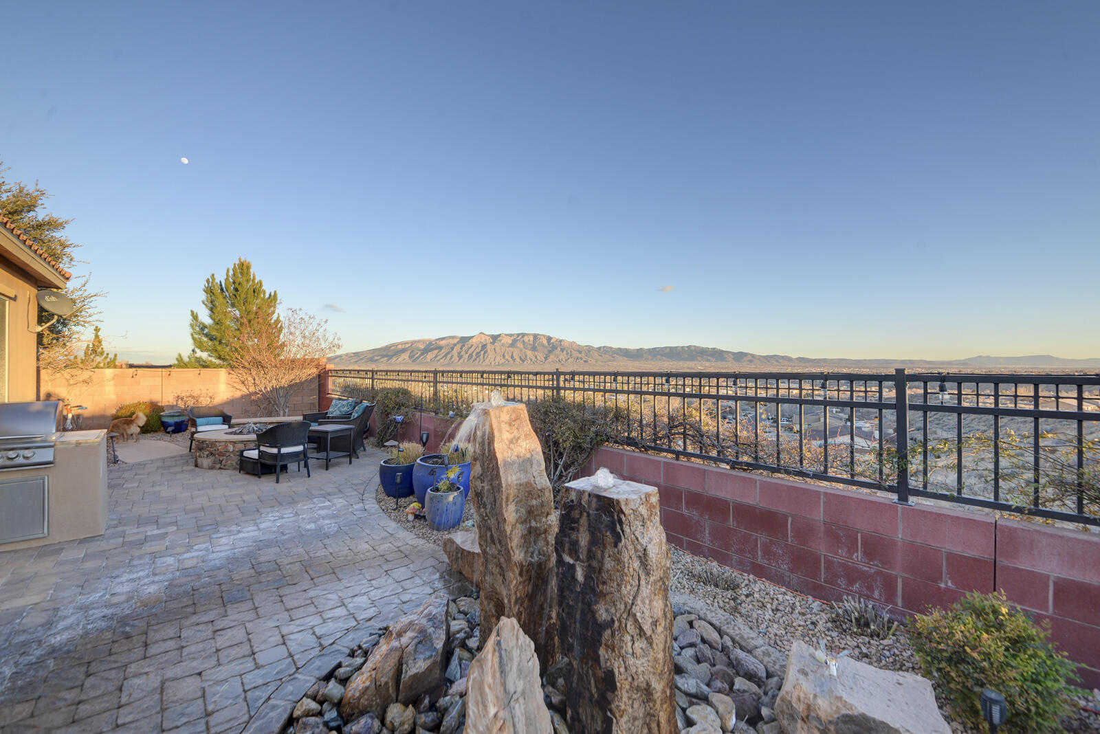 605 SIERRA VERDE Way NE